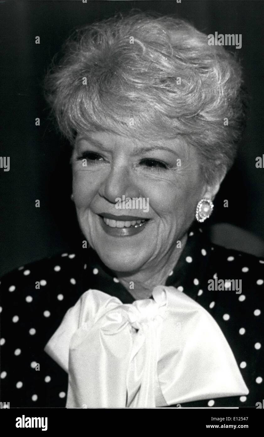 Giugno 06, 1991 - Claire Trevor: attrice cinematografica Claire Trevor è visto qui in occasione di un ricevimento a Como (Italia) alla vigilia della distribuzione internazionale di ''Merit di Achievement Award'' nel campione. Foto Stock