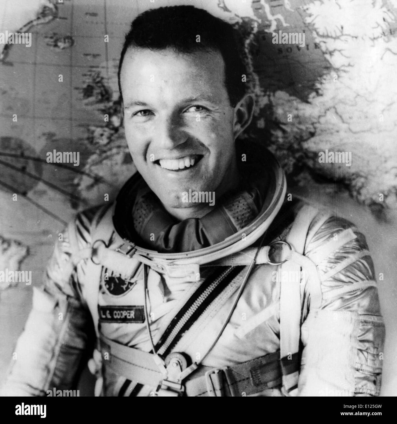Oct 04, 2004; Cape Canaveral, FL, Stati Uniti d'America; (File foto: 07/26/1065) Leroy Gordon Cooper, Jr., ) un originale Mercury 7 astronauta, morì il 10 ottobre 2004 nella sua casa di Ventura, Calif. Egli è stato 77 anni. Cooper pilotato il sesto e ultimo volo del Programma Mercury e successivamente comandato Gemini V. Nella foto: astronauta americano LT. Il colonnello Gordon Cooper, sarà in Gemini V spazio-craft, che sarà in orbita per otto giorni . LT. COOPER ha già fatto ventidue le orbite di propria.. (Credito Immagine: KEYSTONE Pictures USA/ZUMAPRESS.com) Foto Stock