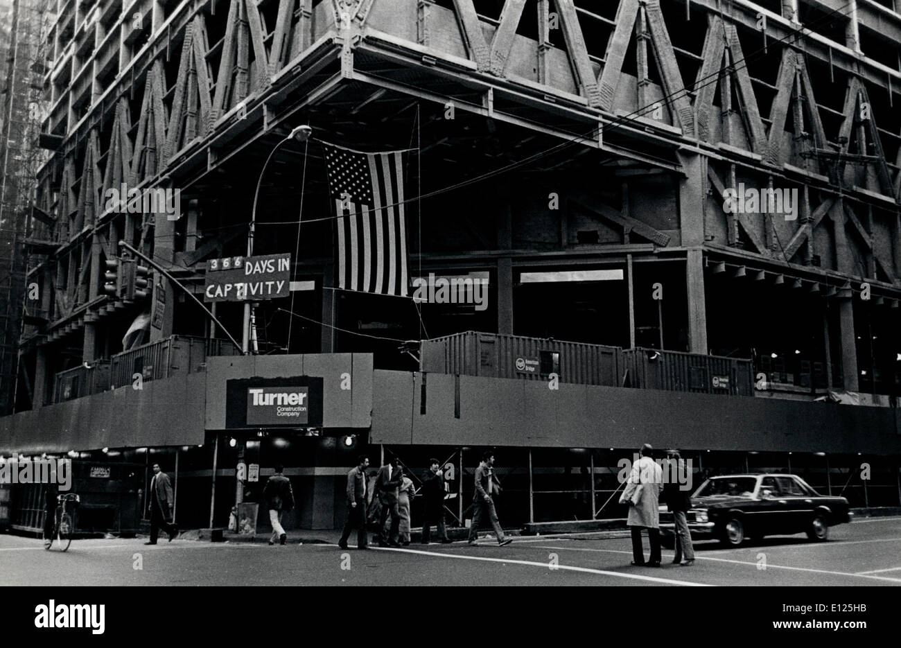 Dic 07, 2004; New York, NY, STATI UNITI D'AMERICA; (File data foto sconosciuto). Un banner di New York che mostra la lunghezza di tempo gli ostaggi MOOREHEAD KENNEDY e altri sono stati detenuti in Iran.. (Credito Immagine: KEYSTONE Pictures USA/ZUMAPRESS.com) Foto Stock