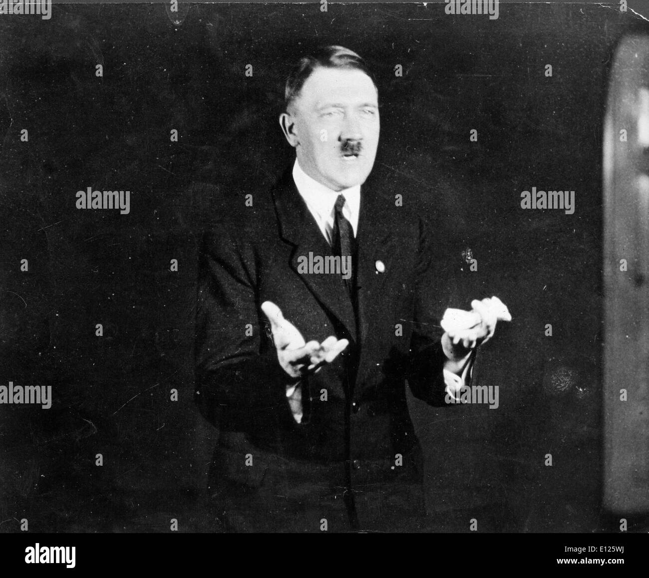 Oct 24, 2005; Berlin, Germania; (File foto: Data sconosciuta.) ADOLF HITLER dando uno dei suoi discorsi altisonanti. Foto Stock