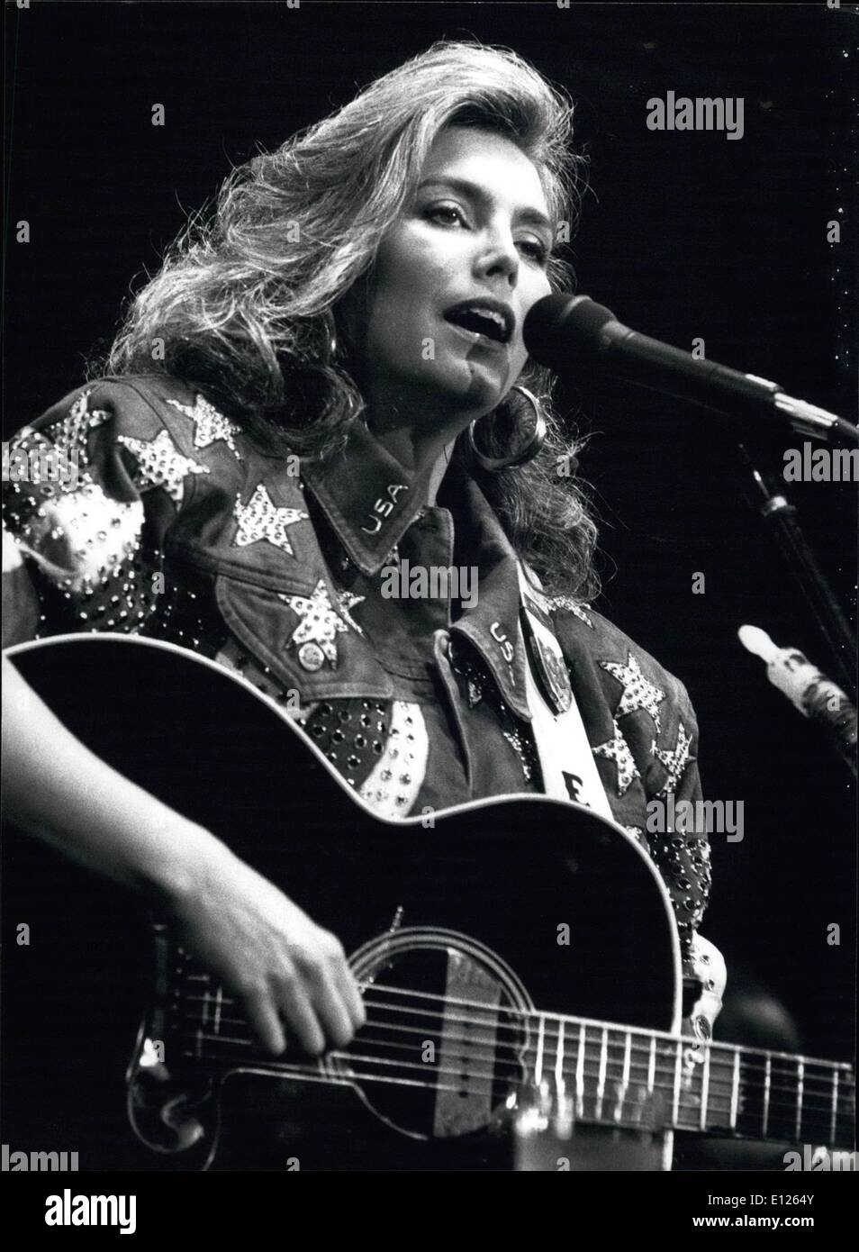 Giugno 06, 1989 - Emmylou Harris; per il filer; American cantante country Emmylou Harries al quinto Alpi Svizzere Country Music Festival in Grindewald xvii di giugno. Foto Stock