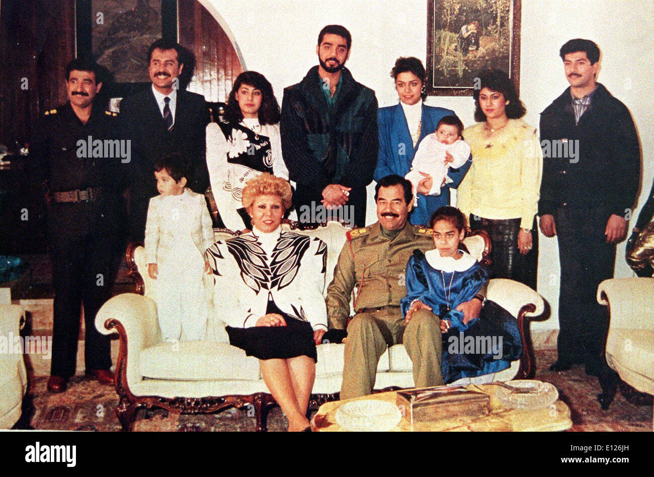 Il dittatore iracheno Saddam Hussein con la sua famiglia Foto Stock