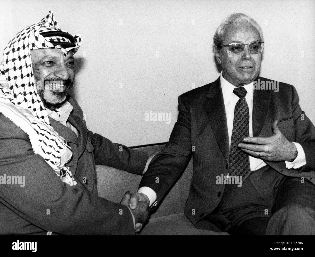 Il leader palestinese Yasser Arafat incontra il candidato con il Segretario Generale delle Nazioni Unite Javier Perez de Cuellar Foto Stock
