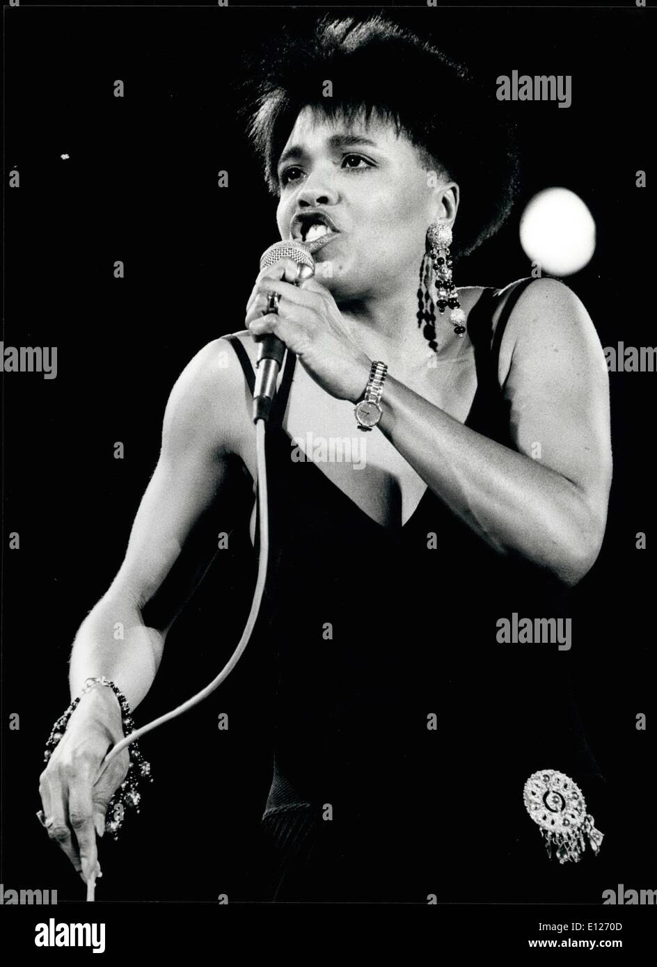 Giugno 06, 1990 - Dee Dee Bridgewater a Lugano; famoso american cantante jazz Dee Dee Bridgewater ha dato un concerto durante il ''Estival Jazz di Lugano", il 29 giugno. Altri nomi famosi a Lugano (Svizzera) sono state ''Re di Blues'' B.B. Re e Dizzy Gillespie. Foto Stock