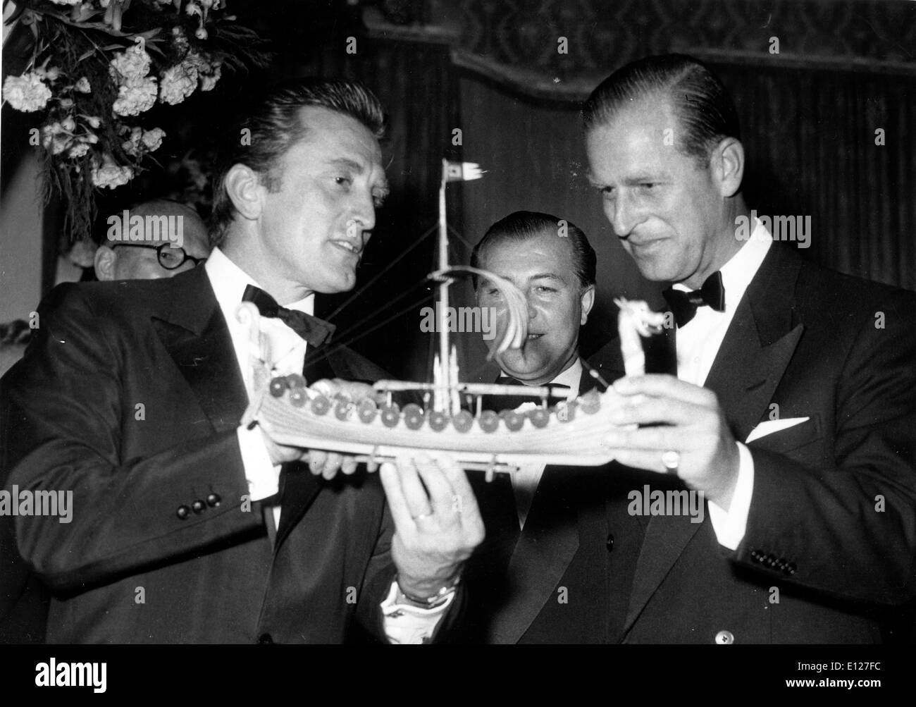 Apr 01, 2009 - Londra, Inghilterra, Regno Unito - Kirk Douglas e il principe PHILLIP SS. Foto Stock