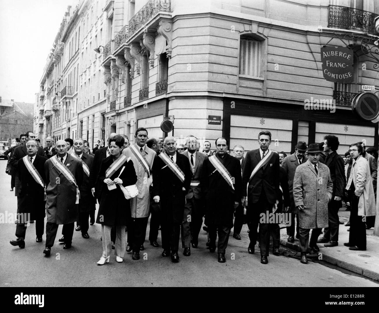 Apr 01, 2009 - Londra, Inghilterra, Regno Unito - GASTON DEFFERRE (Settembre 14, 1910 - 7 maggio 1986, Marsiglia) era una socialista francese politico. Avvocato e membro della SFIO Partito Socialista (sezione francese dei lavoratori internazionale), egli è stato un membro della rete di Bruto, una resistenza gruppo socialista durante la Seconda Guerra Mondiale. Da lungo tempo un membro dell'Assemblea nazionale (1945-1958, 1962-1986) e membro del Senato (1962), egli ha anche servito per molti anni come sindaco di Marsiglia (1944-1945, 1953-1986) (credito Immagine: KEYSTONE Pictures USA/ZUMAPRESS.com) Foto Stock