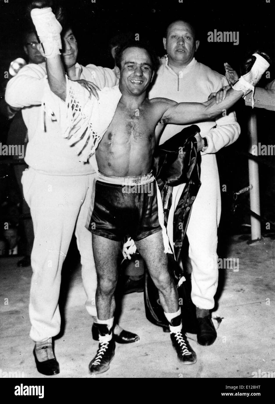 Apr 01, 2009 - Londra, Inghilterra, Regno Unito - MARIO D'AGATA (nato il 29 maggio 1926 ad Arezzo, Italia - morto il 4 aprile, 2009 a Firenze (Italia) era un ex pugile che detiene la distinzione di essere il primo e finora unico, world boxing campione di essere sordi. Il 4 aprile 2009, D'Agata è morto all età di 83. (Credito Immagine: KEYSTONE Pictures USA/ZUMAPRESS.com) Foto Stock