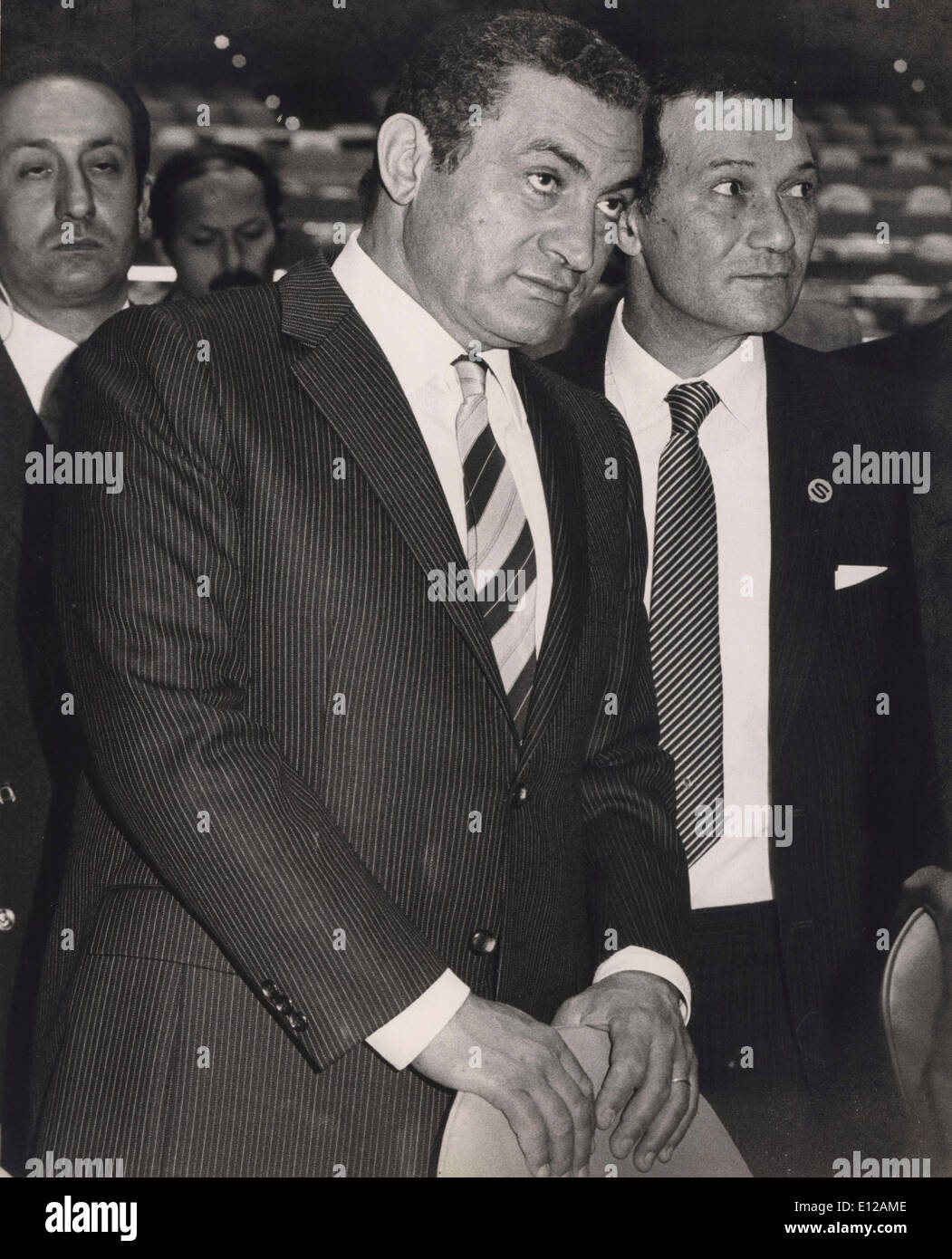 Giugno 19, 2012 - Cairo, Egitto - una garanzia ufficiale dice dell'Egitto leader spodestato Hosni Mubarak è stato messo a sostegno della vita dopo il suo cuore arrestato dopo aver subito un colpo quando è arrivato in ospedale dal carcere. In precedenza, dell'Egitto agenzia ufficiale, ha detto che era stato "clinicamente morto". Fonti più tardi detto Mubarak è stata mantenuta viva. Il presidente Mubarak ha dichiarato in Egitto per tre decenni fino a quando rovesciato da una rivoluzione nella ''Primavera araba' nell' ultimo anno. Nella foto: Gennaio 29, 1983 Hosni Mubarak a New York la visita alle Nazioni Unite. Foto Stock