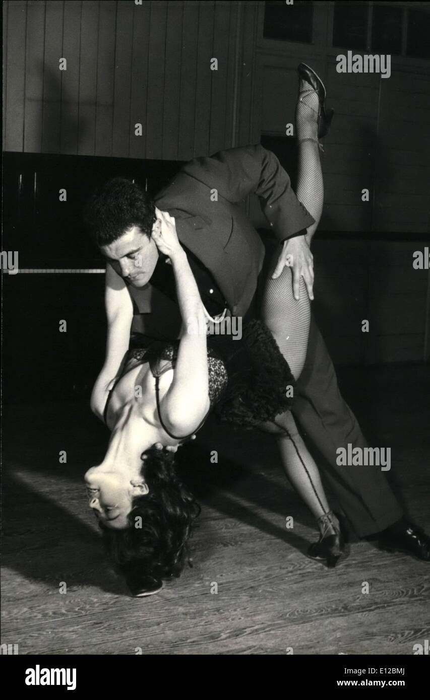 Dic. 09, 2011 - Ron danze di osso con Marian Morris durante le prove della loro Adagio Act. Foto Stock