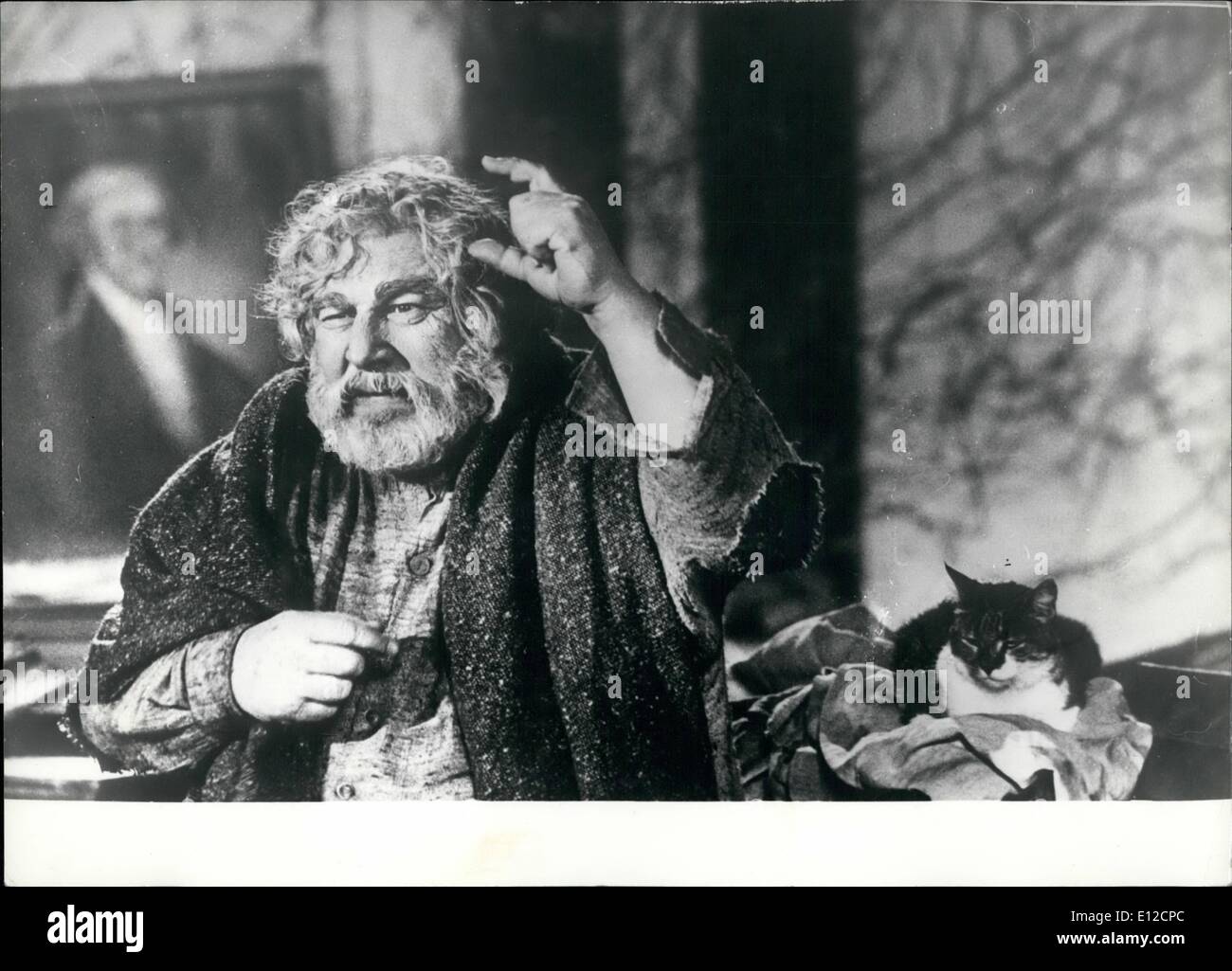 16 dic 2011 - Ultimo Uomo a sinistra a Washington: Chi è il vecchio gent? Riconoscere in lui? È attore Peter Ustinov costituito come egli verrà visualizzato in una nuova fantascienza film thriller. Chiamato ''Logan's Run", l'immagine racconta di diminuzione della vita umana sul nostro pianeta nell'anno 2300. Ustinov svolge il ruolo di ultimo uomo rimasto vivo a Washington. Foto Stock