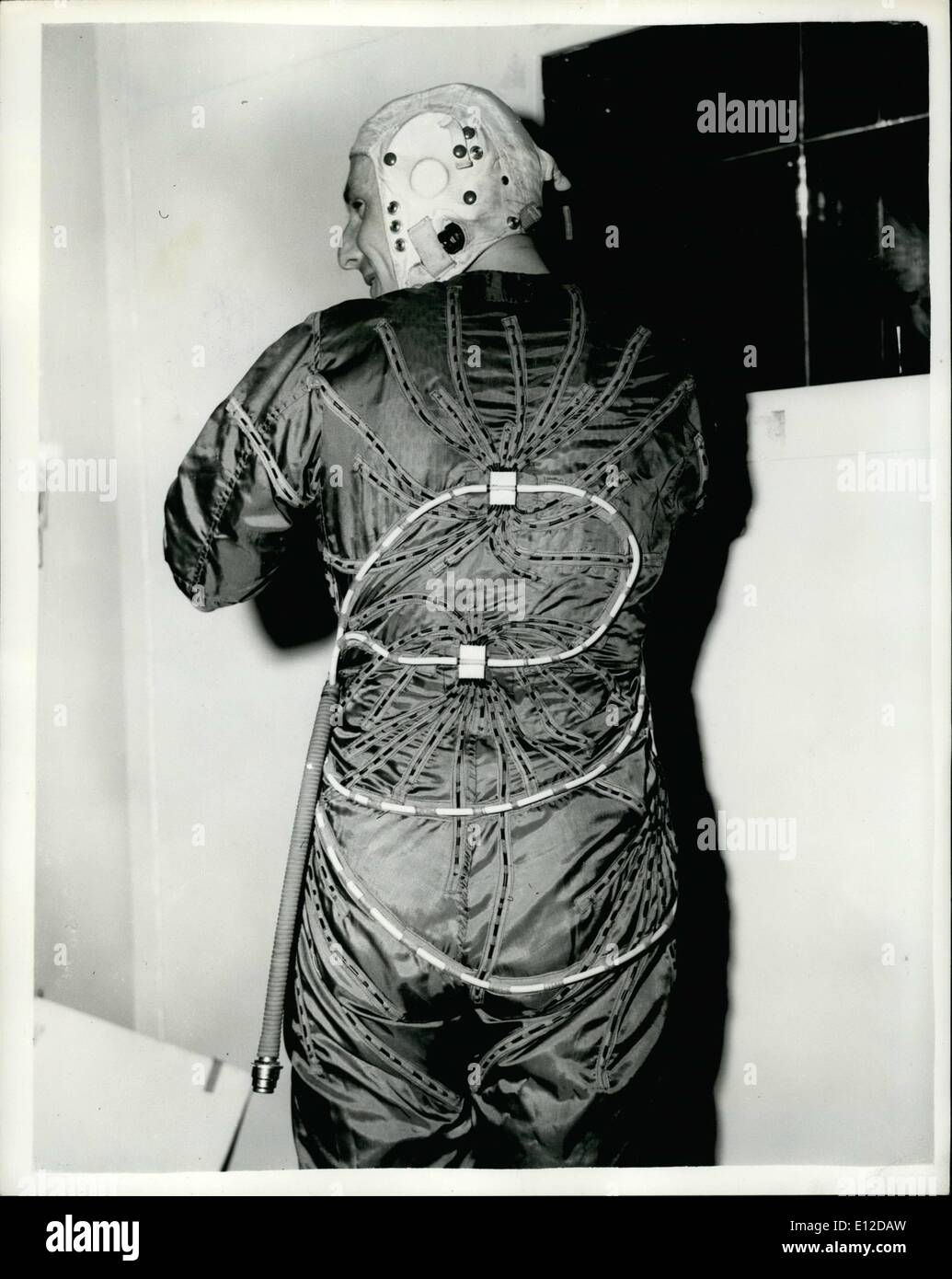 Dic. 19, 2011 - al fine di studiare la condizione di aviazione e di controllare le condizioni durante lo studio è stato effettuato - Le condizioni climatiche del laboratorio di ricerca è stato costruito a Parnborogh, Hanta. Questo è Boratory è lontano in anticipo di Smilier Laborateries precedente. Foto Stock