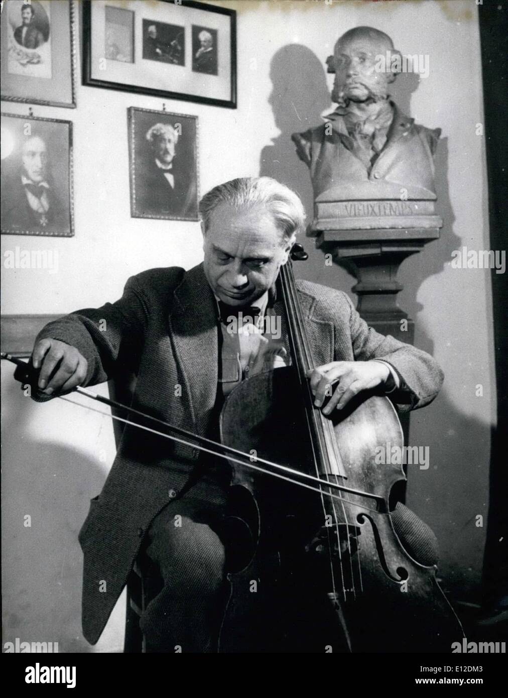 Dic. 19, 2011 - In onore di Pablo Casals sarà un violoncello internazionale in concerto a Parigi nel mese di giugno. Membro della Giuria, che è stato scelto da Casals stesso, è l'Ungherese Antal Friss professore presso il music-accademia Budapest (il nostro pict.) Solo i giocatori di violoncello fino a 32 anni di età possono partecipare al concorso musicale. Foto Stock