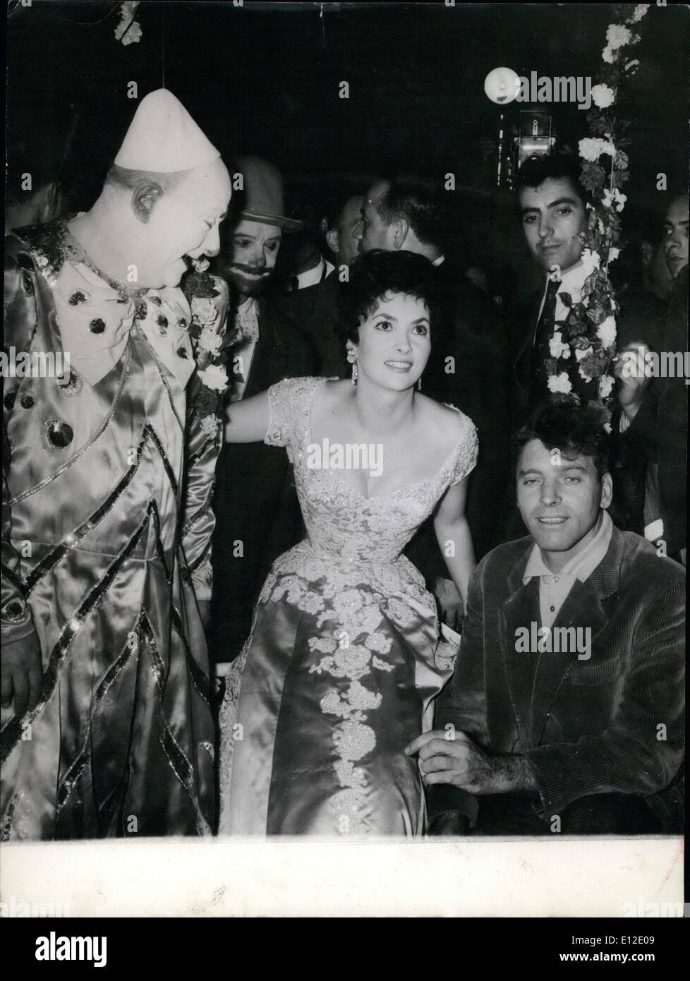 15 dicembre 2011 - Gina al Circo: Due delle stelle più brillanti del cinema si sono incontrate ieri per la prima volta nel ''Cirque D' ver''' erano Gina Lollobrigida e Burt- Lancaster che dovrebbero apparire insieme in rapeze, un'immagine in cui un circo è lo sfondo principale. Foto Stock