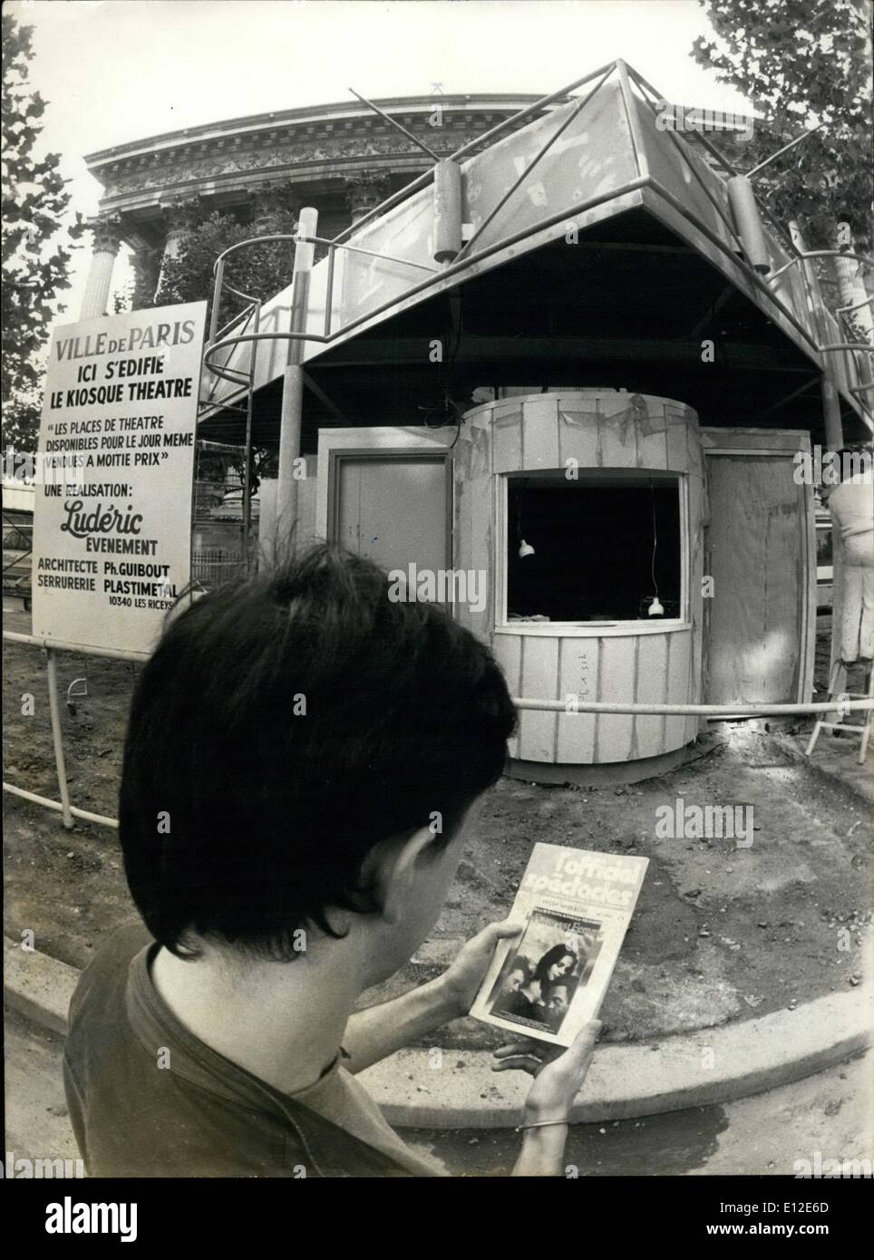 20 dicembre 2011 - OPS: un teatro Kiosk aprirà a Parigi il 28 settembre. Le persone saranno in grado di acquistare biglietti per il teatro a metà prezzo. Foto Stock