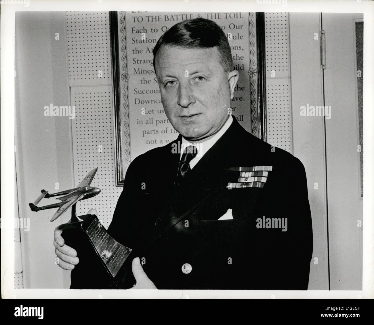 16 dic 2011 - Marina Britannica TROPHY PER GLI STATI UNITI NAVY volantini giovedì prossimo, 21 febbraio, a Pensacola, Florida, vice ammiraglio Robert Foto Stock