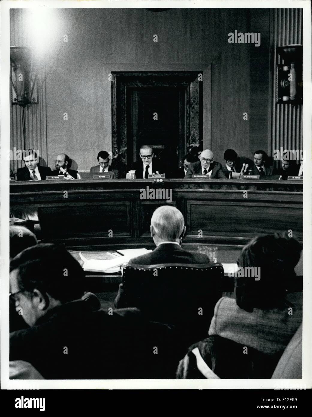 21 dicembre 2011 - febbraio 1980, G Capitol Hill, nello Stato di Washington D.C.. G. William Miller testimonianza prima un sottocomitato del senato sul settore bancario. Foto Stock