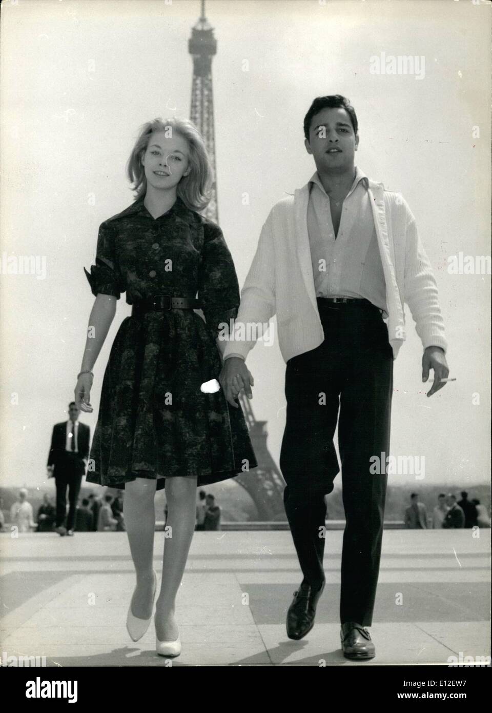 21 dicembre 2011 - Gli attori di esodo En paris Jill Hayworth e Sal Mineo, i due giovani attori del film americano di Otto Preminger ''Esodo" che sarà presentato al festival internazionale del film a Caanes è arrivato questa mattina a Parigi. Foto Stock