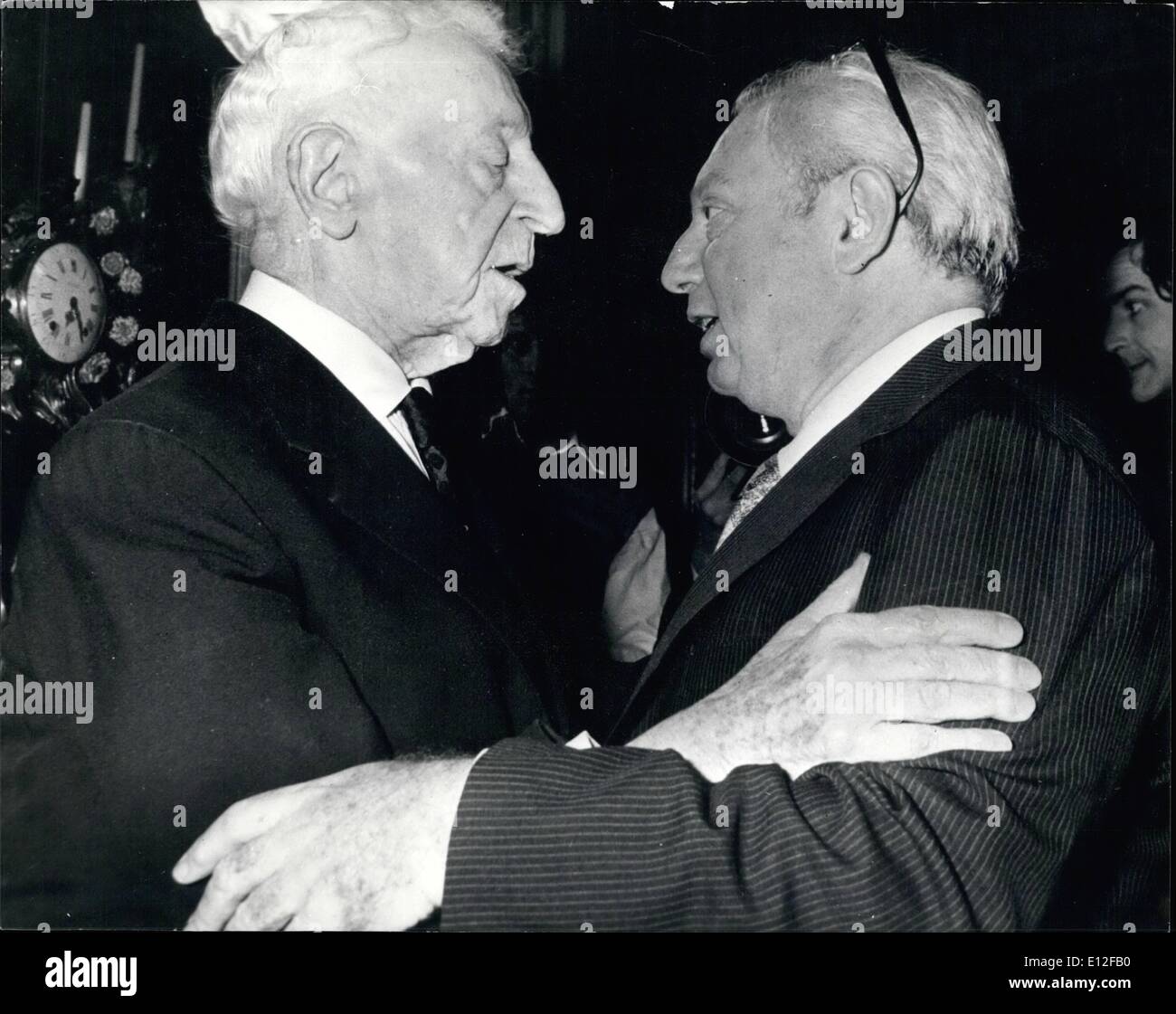 Gen 09, 2012 - Il suo bello incontrarvi nuovamente: Due famosa in tutto il mondo gli uomini di musica si sono incontrati di recente. Quando Isaac Stern il violinista americana Foto Stock