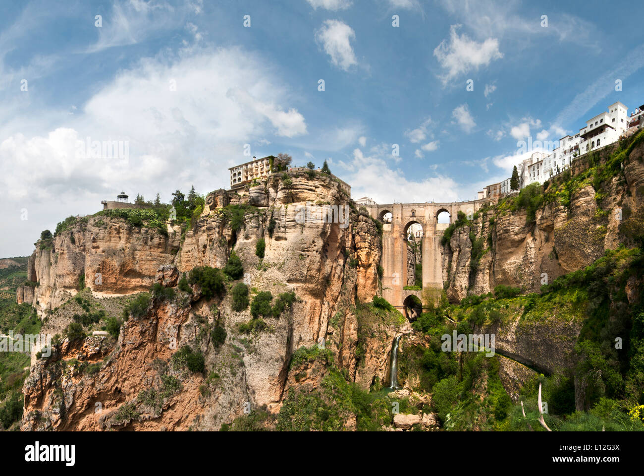 Xviii secolo ( ) ponte Puente Nuevo spanning El Tago Gorge sopra il fiume Guadalevin, Ronda Andalusia Spagna Foto Stock