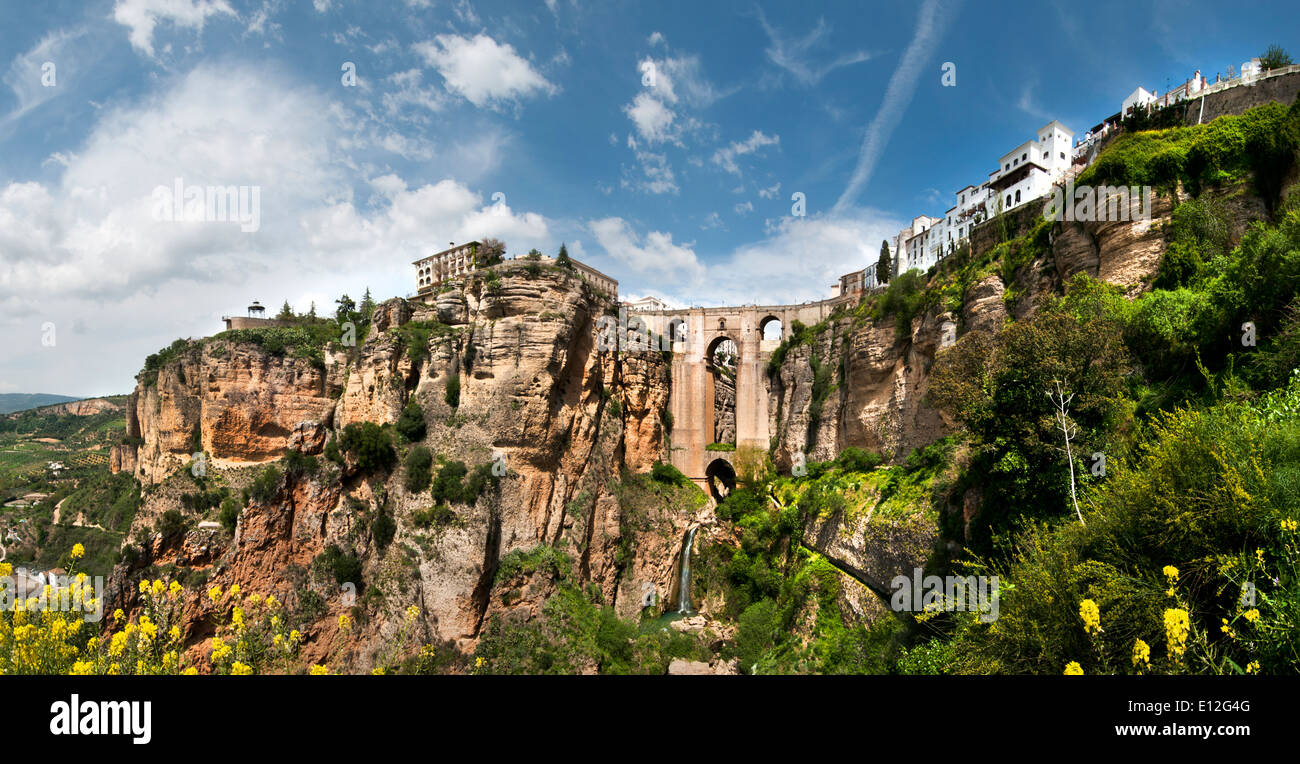 Xviii secolo ( ) ponte Puente Nuevo spanning El Tago Gorge sopra il fiume Guadalevin, Ronda Andalusia Spagna Foto Stock