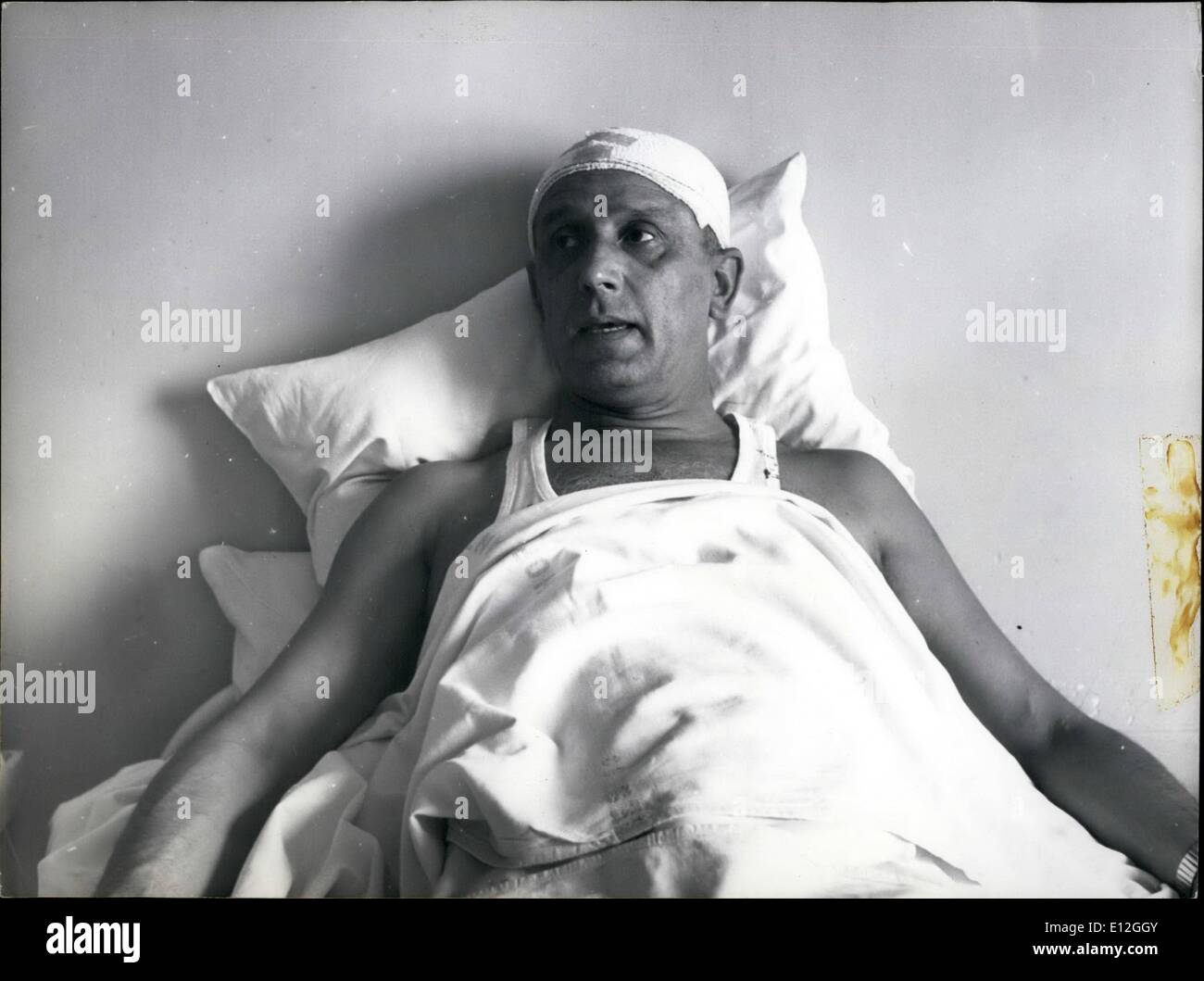 Gen. 10, 2012 - Nuova rapina in banca sulla Riviera Francese. OPS: direttore della Banca di oliva prosperare nella foto in ospedale. Egli è stato ucciso e ferito dai due hold-up uomini che hanno rubato la sua banca a Juan Les Pins allontanarsi con oltre &pound;4000. Sett. 15th/61 Foto Stock