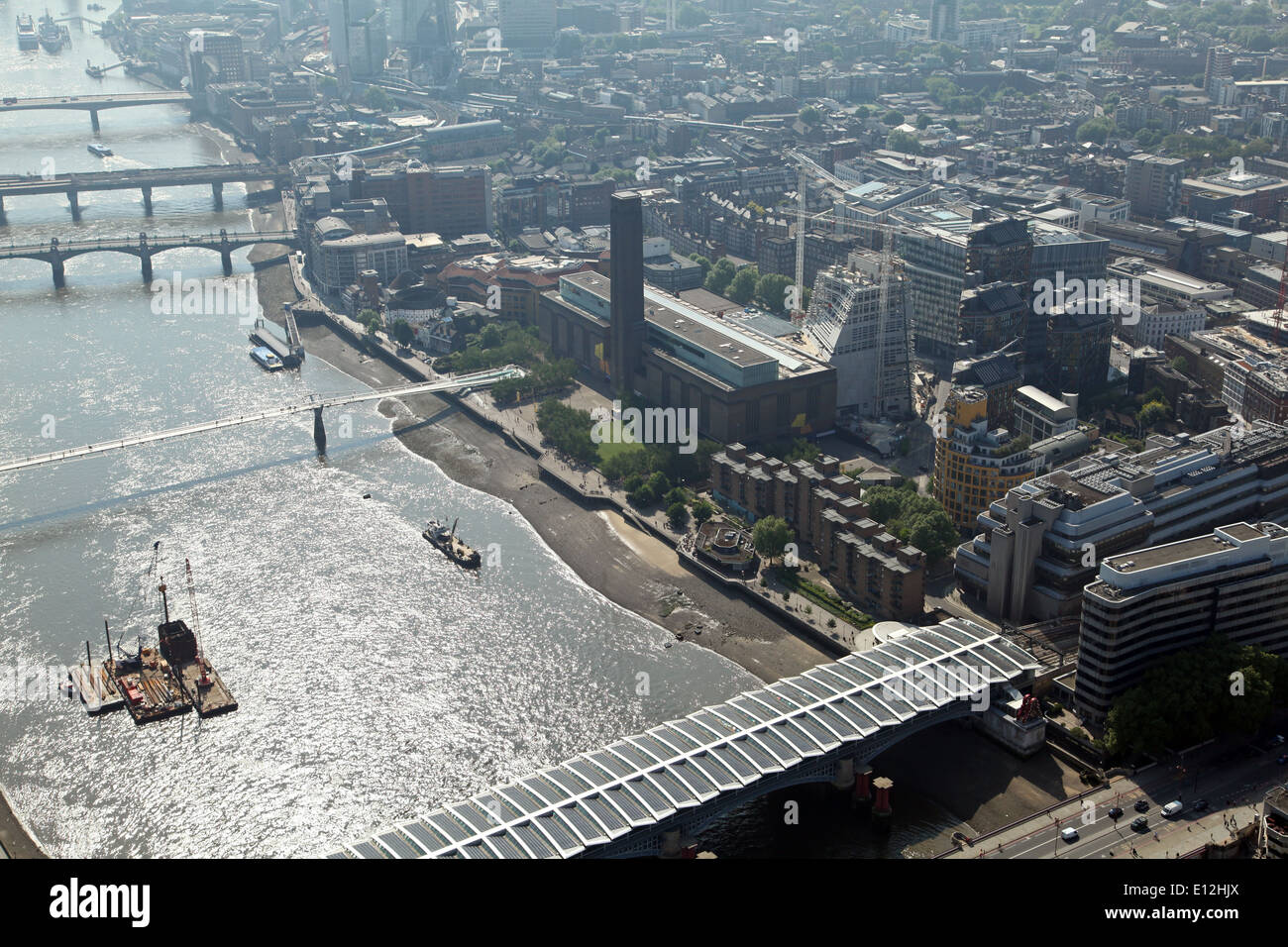 Vista aerea della Tate Modern e il fiume Tamigi, London, Regno Unito Foto Stock