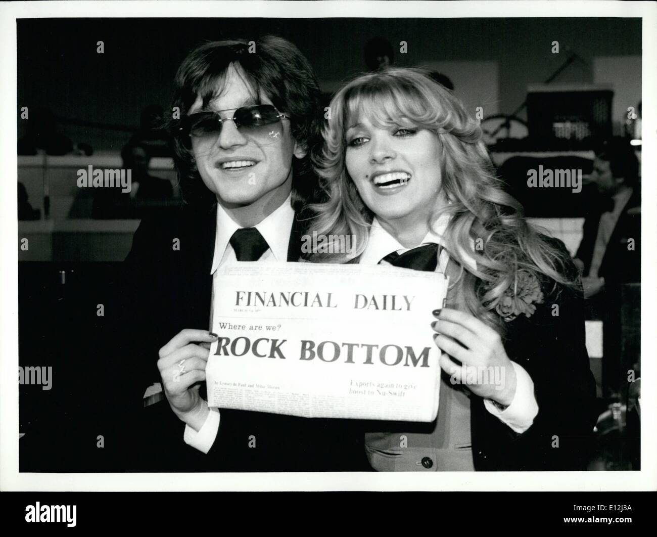 Febbraio 24, 2012 - quest'anno l'ingresso britannico per il concorso Eurovisione della canzone sarà LYNSEY DE PAUL e cantautore MIKE MORAN. Lynsey e Mike ha vinto il concorso britannico a Londra con la loro canzone rock bottom. Foto Stock