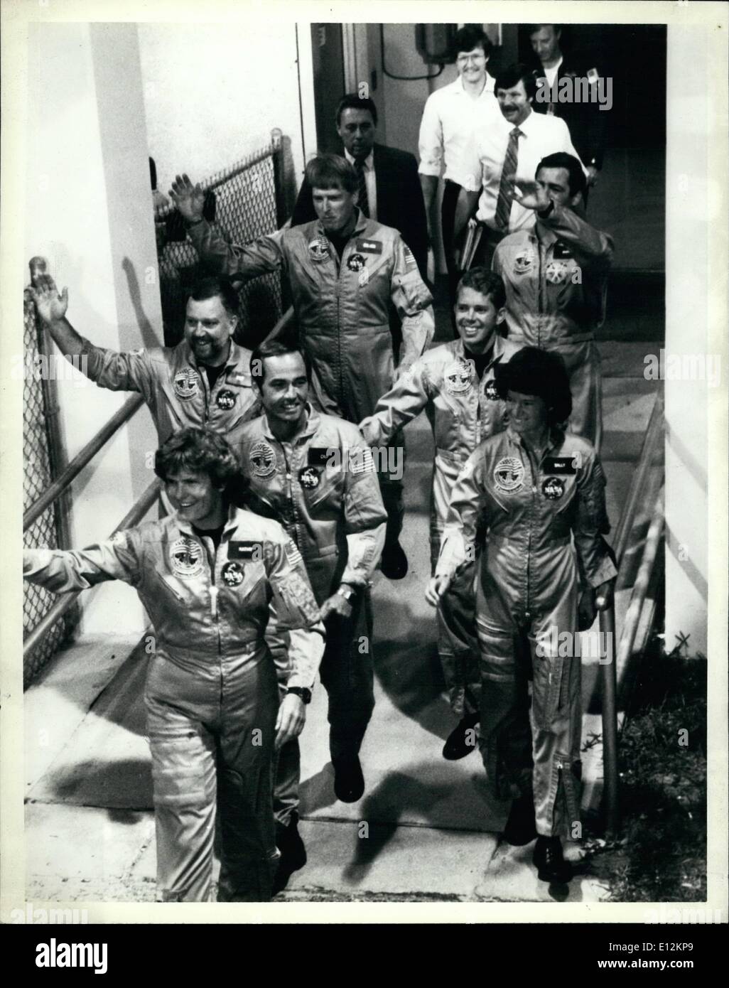 Febbraio 24, 2012 - Rubrica per il lancio Ã¢â'¬â€oe Kennedy Space Center, Fla. il 41G astronauta w si allontana dal funzionamento Foto Stock