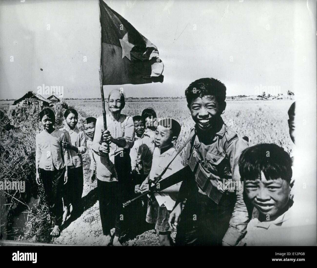 Febbraio 24, 2012 - World press photo all-day durante una conferenza stampa presso l'Hilton hotel di Amsterdam il prezzo-vincitori del concorso sono stati resi noti. Il World press photo sarà aperto da Sua Altezza Reale il Principe di Galles. Prince Bernhard su 29-3. Su vista in Amsterdam in Vincent van gosh museum da 29-3/28-4. Successivamente in altre città dei Paesi Bassi.s ci sono 2939 nero- immagine bianco e 693 colori. foto Primo premio news caratteristiche siamo vincitori la vecchia donna porta il Nlf-Flag, di Sven-Erik sjoberg. Foto Stock