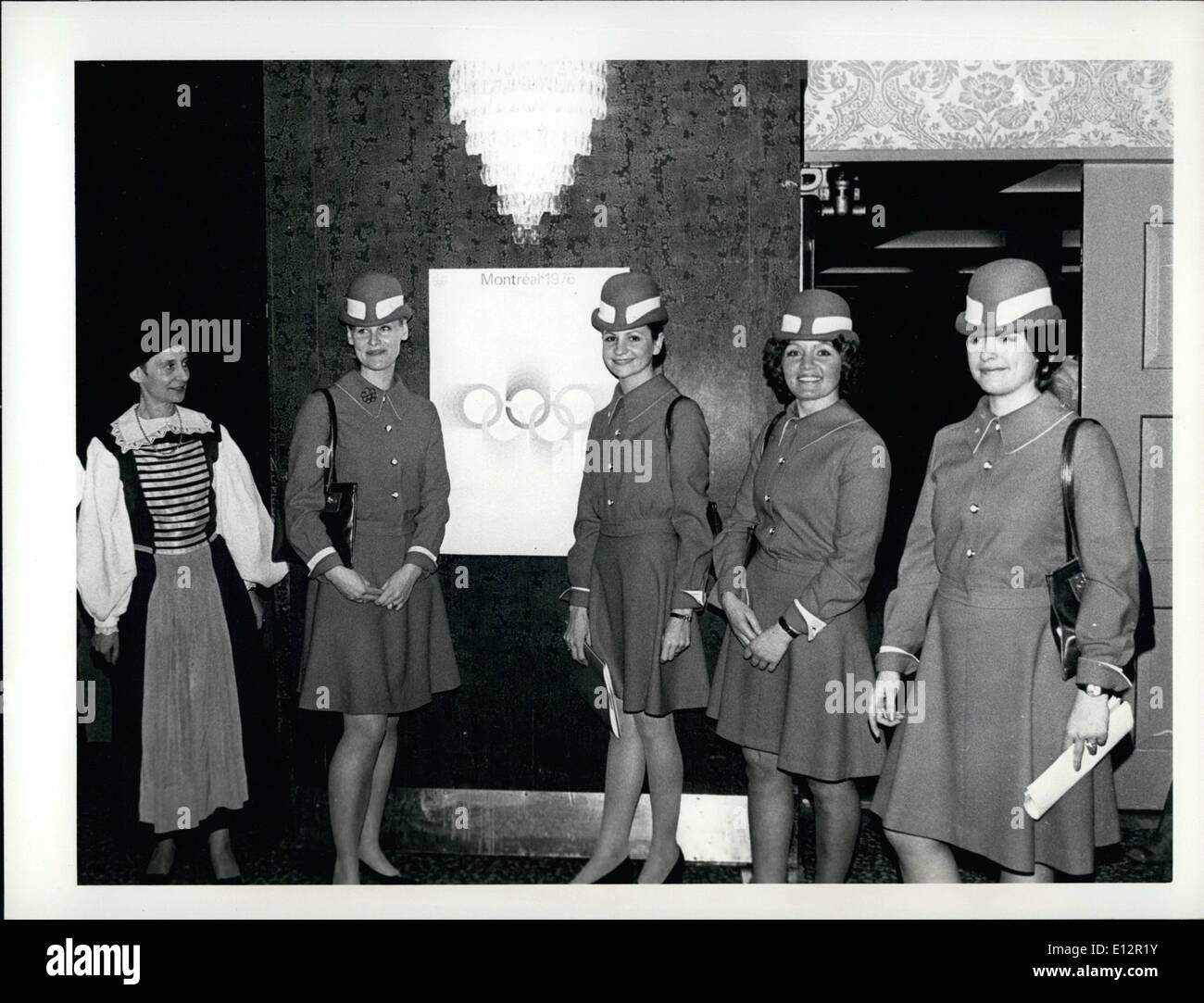 Febbraio 24, 2012 - Olimpiadi di Montreal-1976. Olimpiadi il comitato organizzatore ha firmato un contratto con la Svizzera società cronometrico per la strumentazione che misura di clock e generalmente ' place'' i partecipanti ai Giochi olimpici che si terranno a Montreal nel 1976. Gli svizzeri hanno donato tutte le apparecchiature utilizzate per gli eventi - includono una massiccia computer che da solo fa il lavoro di sessanta. Foto Stock