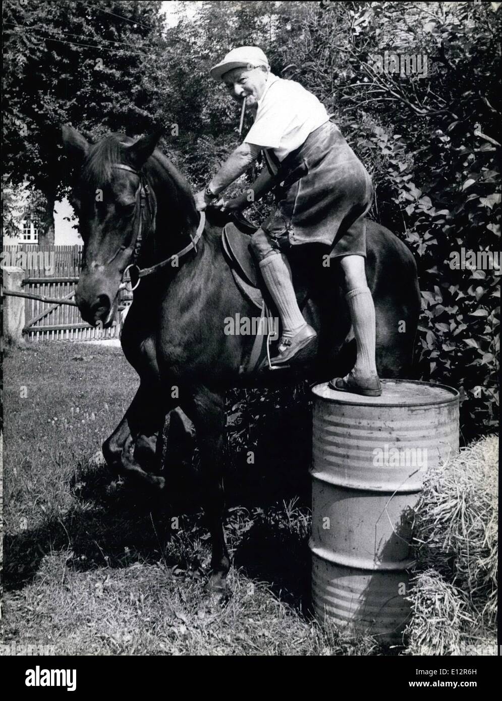 Febbraio 25, 2012 - Monaco di Baviera più antichi del cavaliere è 85 anni: per quasi 80 anni, Massimiliano Stattenberger è stato montato su Foto Stock