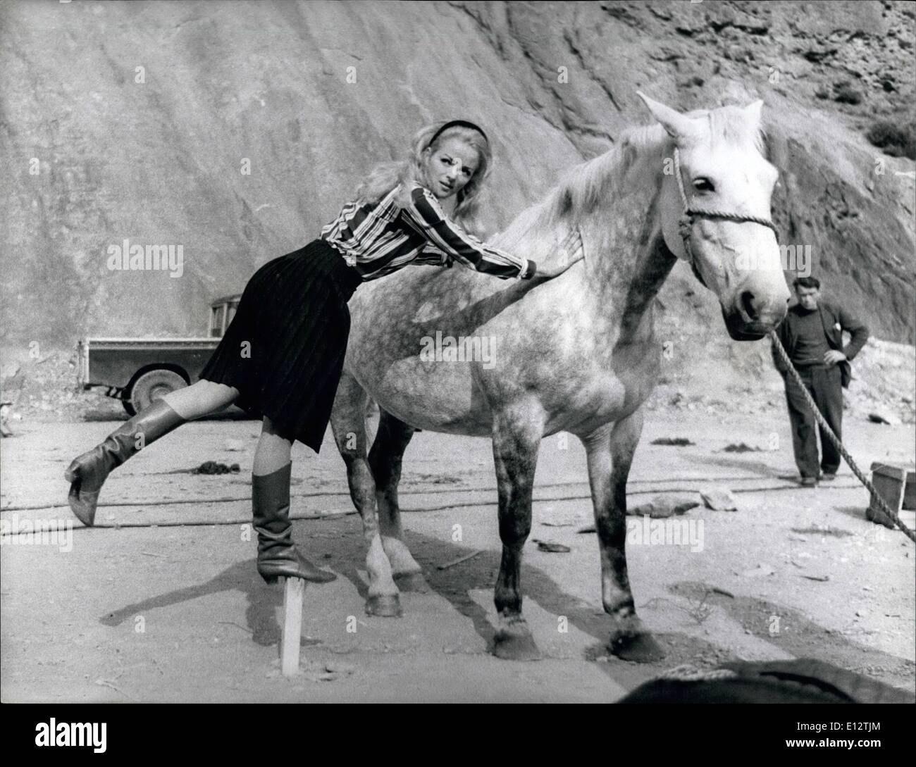 Febbraio 24, 2012 - Tutti i set per lo stardom... modello bionda, Renate Holt, rendendo il suo primo film in Eire, visto sullo sfondo del Foto Stock