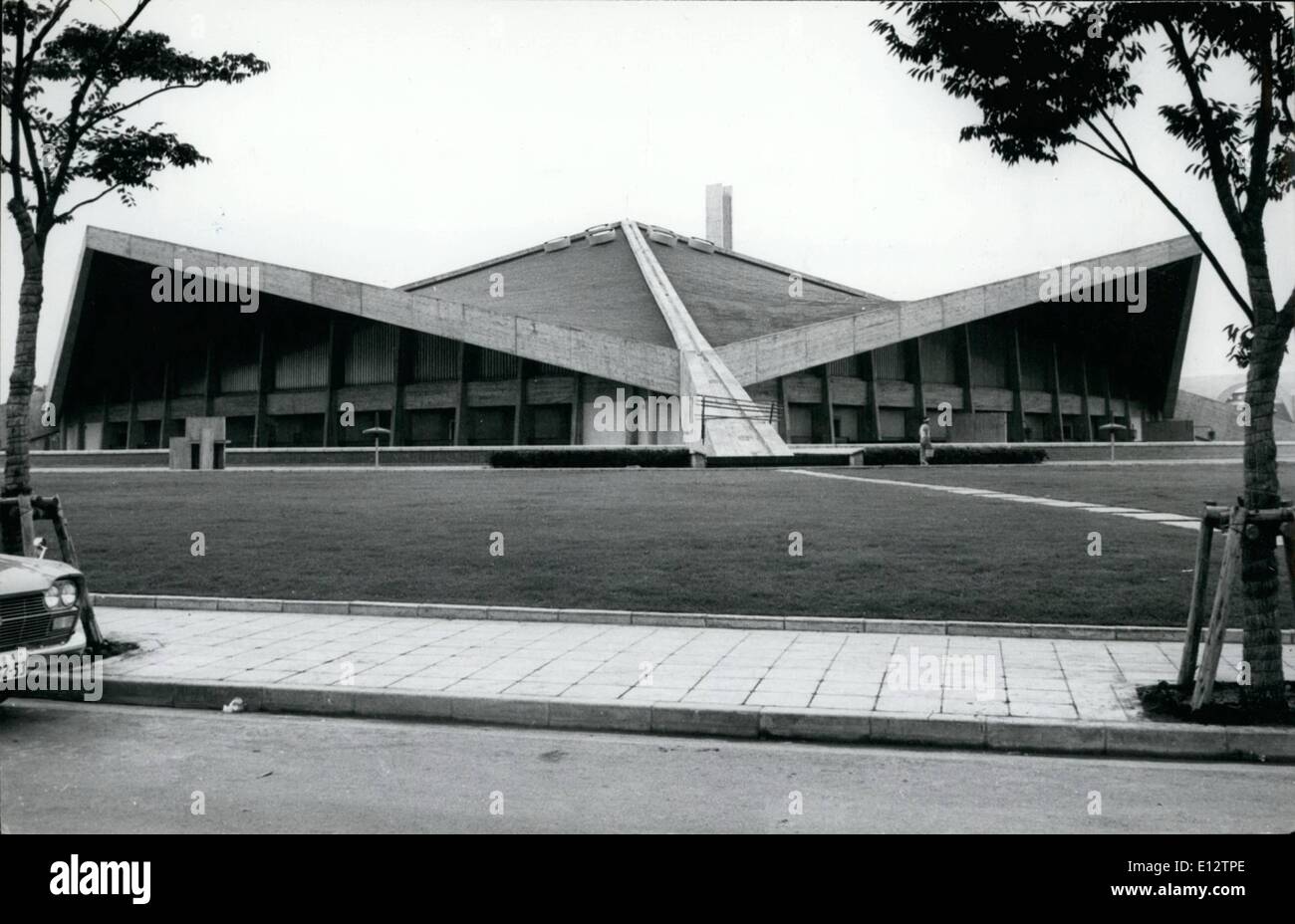 Febbraio 25, 2012 - Il Komazawa Olympic Gymnasium è una struttura multiangular, posti a sedere 4.000 spettatori di eventi di wrestling. Tokyo Olympic Park pronto per i giochi. Il Komazawa Olympic Park, a sei chilometri da Tokyo è stato completato questa settimana. Le 410mila metri quadrati che hanno un costo di quattro miliardi e seicento milioni di yen racchiude l'atletica stadium, palestra, per il gioco della palla e campo di hockey pitch, sotto traccia, pallavolo, Olympic Memorial Tower che è anche una torre di controllo, una piazza e nelle aree di parcheggio. Foto Stock