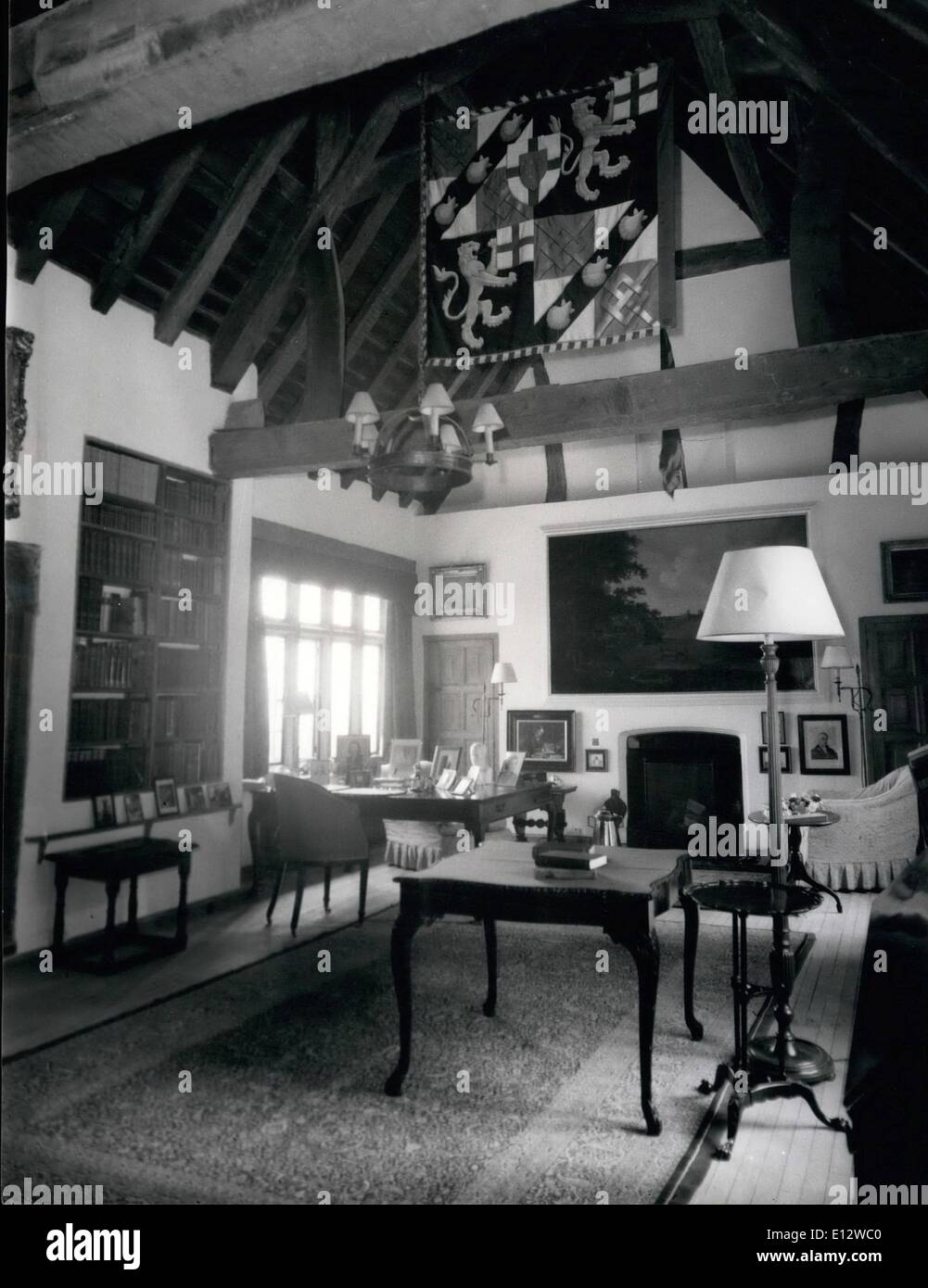 Febbraio 26, 2012 - Chartwell per essere aperto al pubblico: il National Trust hanno scelto 22 Giugno come la data di apertura per il Chartwell, Sir Winston Churchill's home a Westerham, Kent, che è stato acquistato e presentato per la fiducia da parte di un gruppo di suoi amici nel 1947. Essa sarà aperta fino alla fine di novembre 1966 - successivamente da marzo a novembre. Mostra fotografica di vista di Sir Winston's studio presso il Chartwell, mostrando le travi originali. Foto Stock