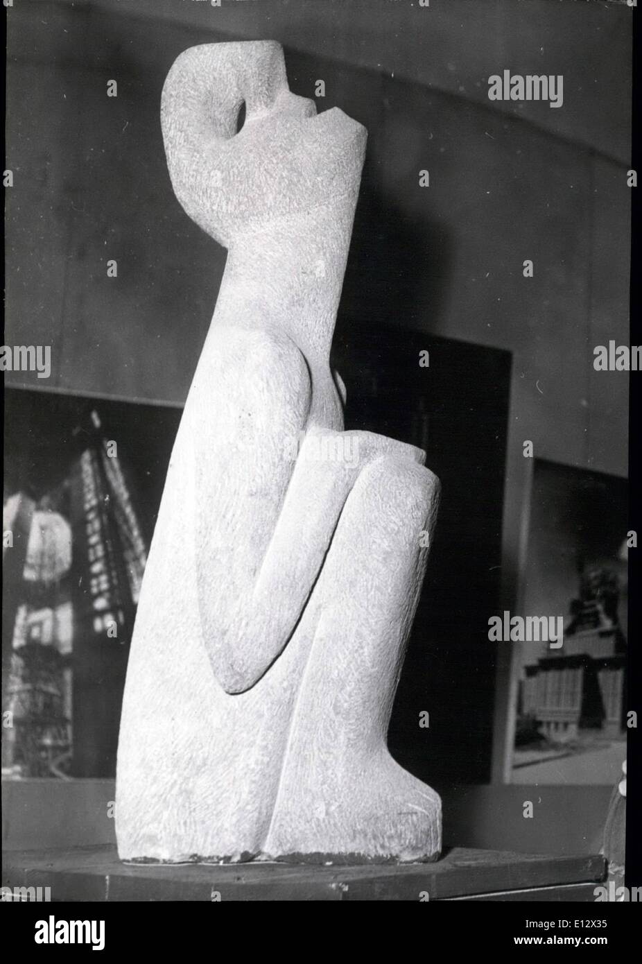 Febbraio 26, 2012 - Salone dell'arte sacra si apre a Parigi, al museo di arte moderna. La foto mostra ''Il lavoro'' scolpiti nella lava da Volvic Foto Stock