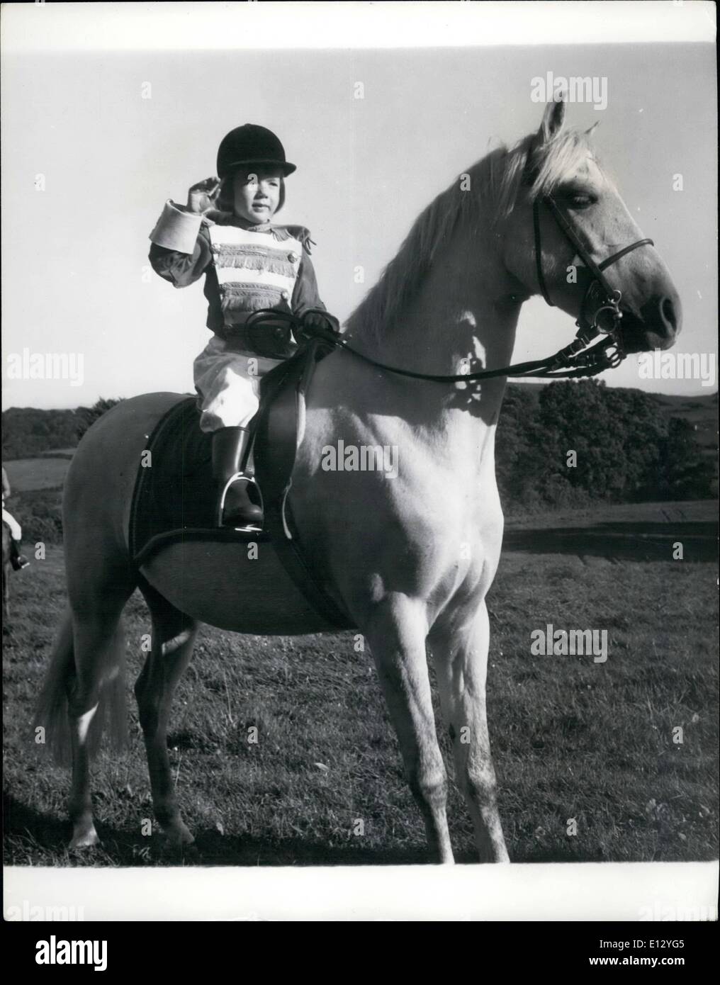 Febbraio 26, 2012 - Anche il Pony sembrava orgoglioso: Sarah Bullen,. vestito per la sua parte nel giro musicale eseguito da Cattistock Pony club. Essa è montata su un pony chiamato Coed Coch Pryderi. Foto Stock