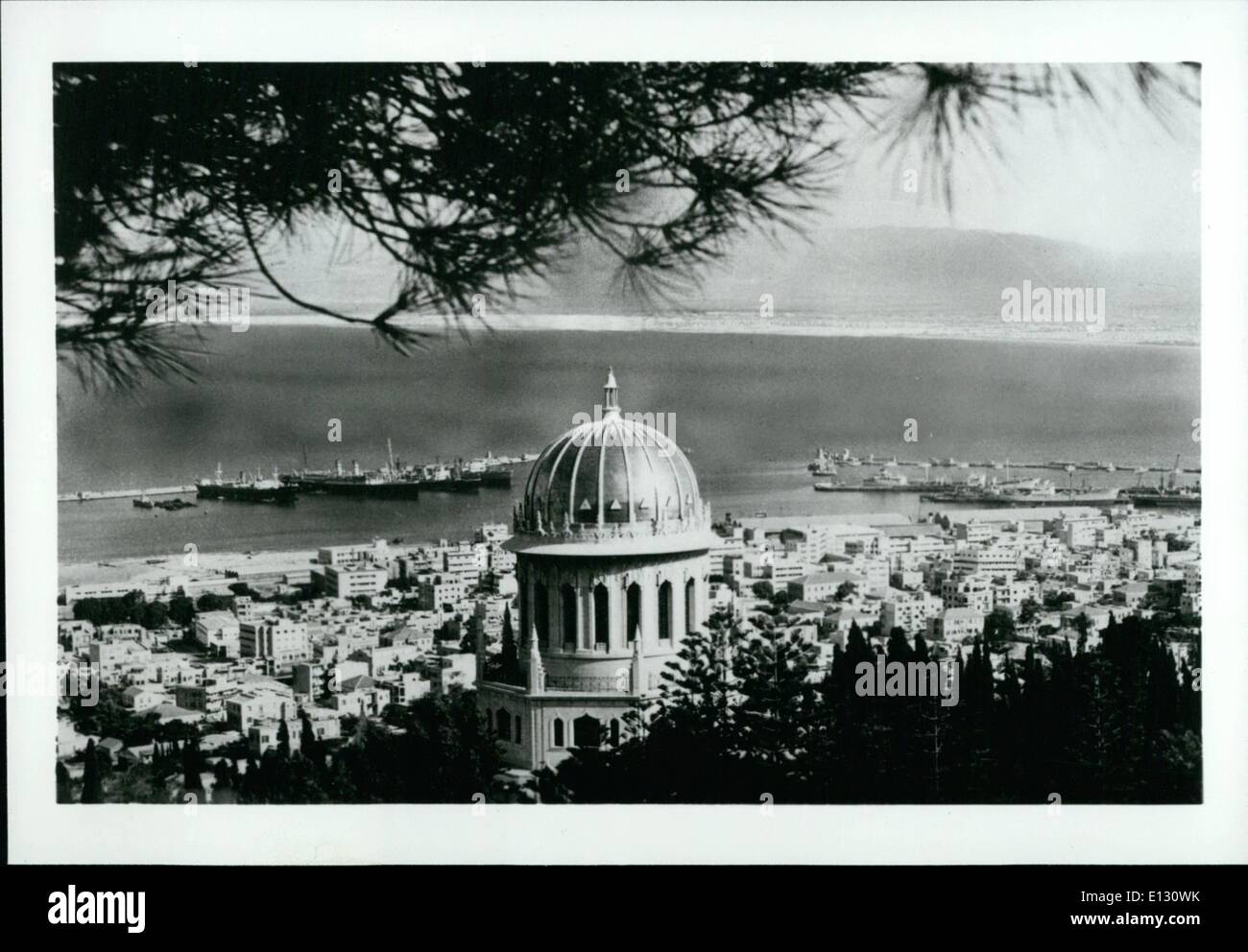 Febbraio 26, 2012 - Una vista del golden a cupola del Santuario del Bab Prophet-Herald della Baha 'ho fede guardando sopra la baia di Haifa Foto Stock