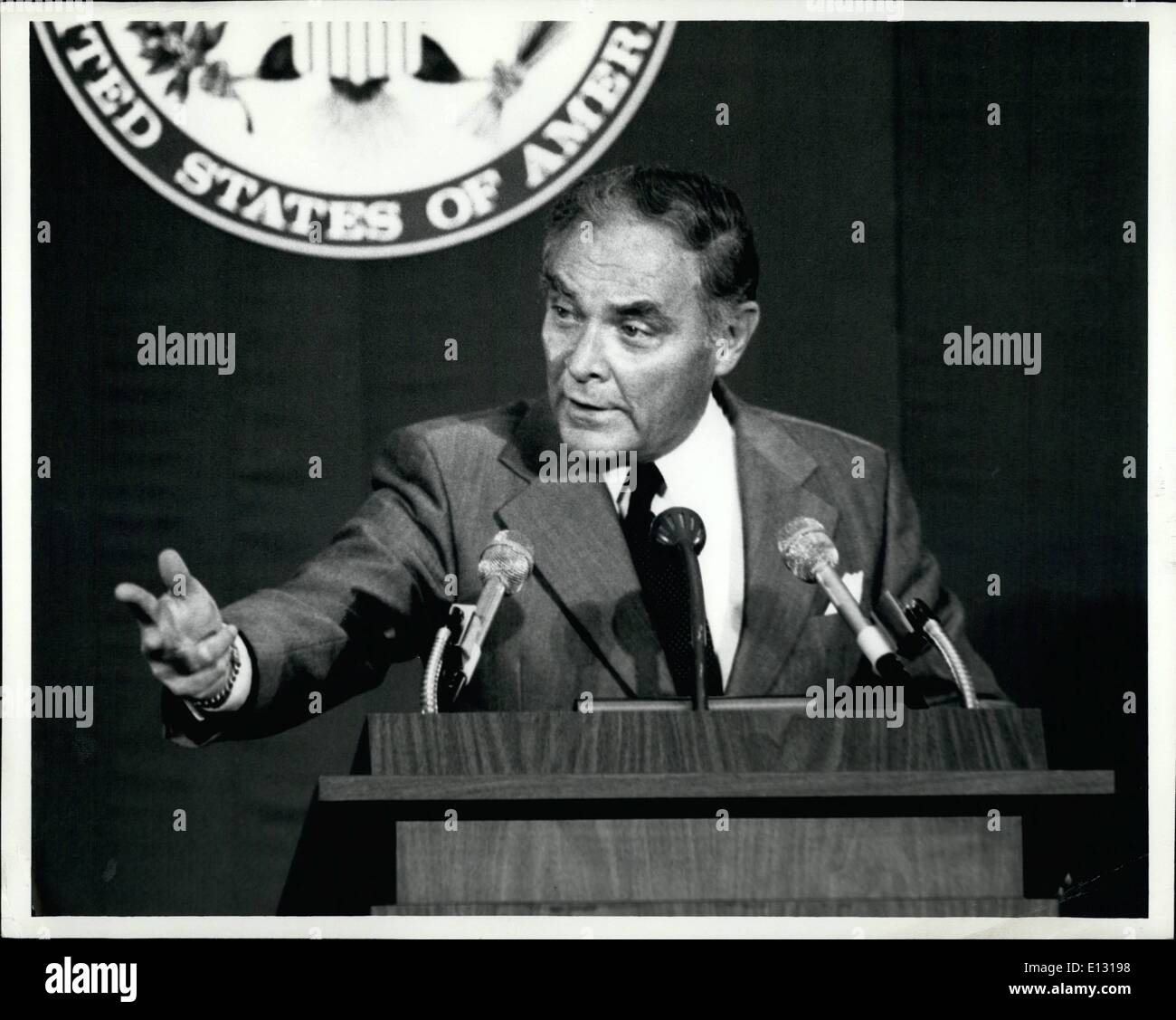 Febbraio 26, 2012 - Haig parla di Sadat. Washington, D.C. 10/9/81. Il segretario di Stato Alexander Haig come egli ha tenuto una conferenza stampa presso il Dipartimento di Stato oggi. Haig espresso shock per la morte di Anwar El Sadat in Cairo ieri da assassini durante la visualizzazione di una parata. Molti sono stati uccisi e feriti dai terroristi. Foto Stock