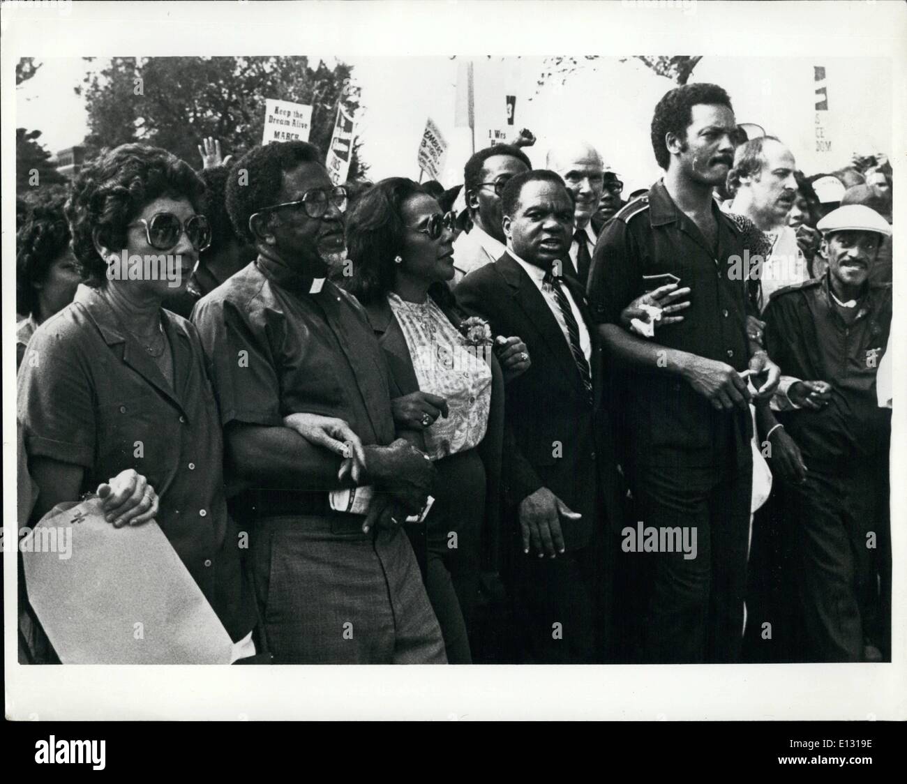 Febbraio 26, 2012 - marzo su Washington. Washington D.C., 8/27/83. Leader nel marzo su Washington erano Rev. Jesse Jackson, Del. Walter Fountroy e Coretta Scott King, vedova del compianto Martin Luther King Jr. Il marzo ha celebrato il ventesimo anniversario del dottor King's marzo su Washington nel mese di agosto, 1963. Foto Stock