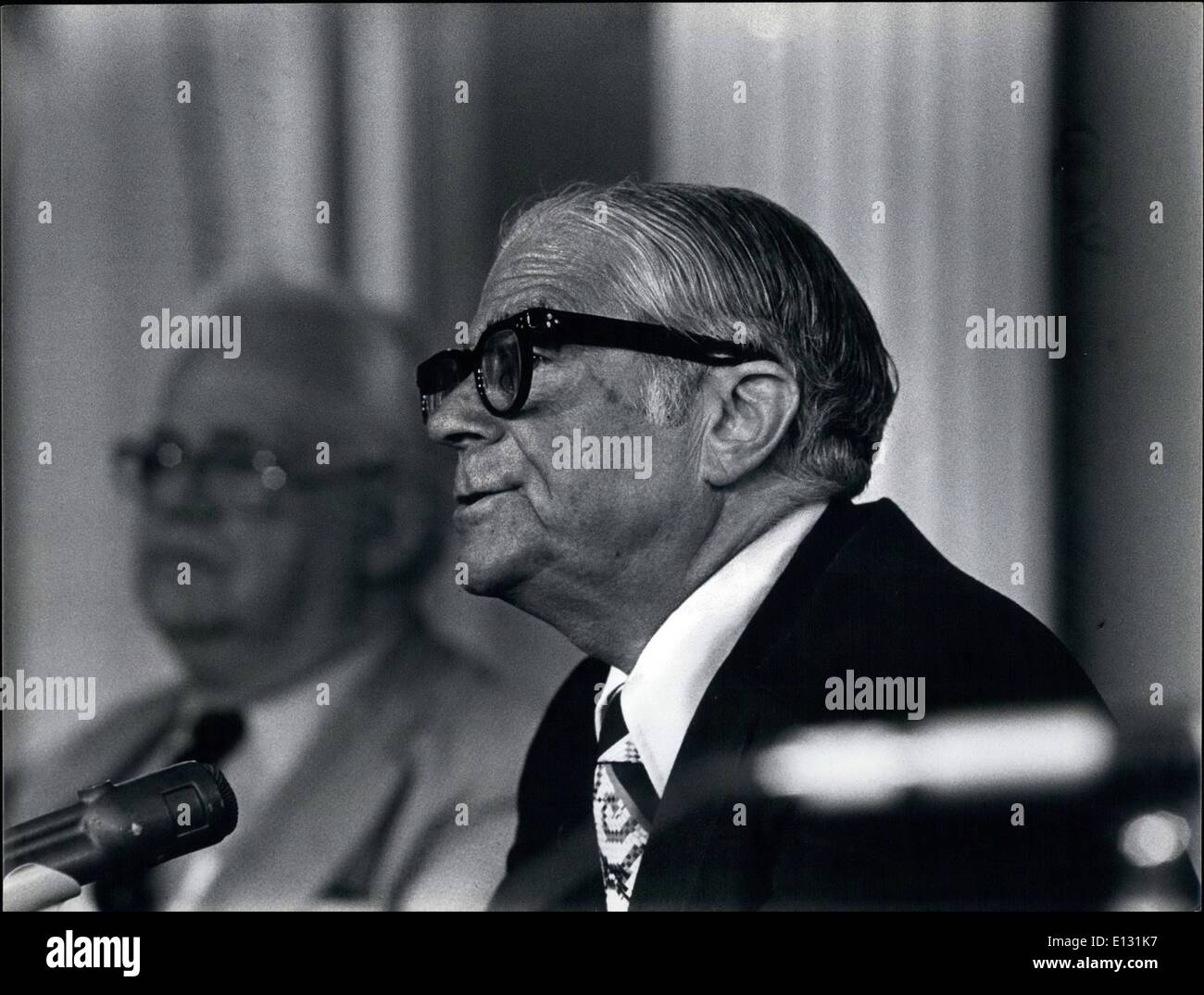 Febbraio 26, 2012 - Sindaco Abraham Beame in una conferenza stampa a New York. Luglio 1975 ESS.c Foto Stock