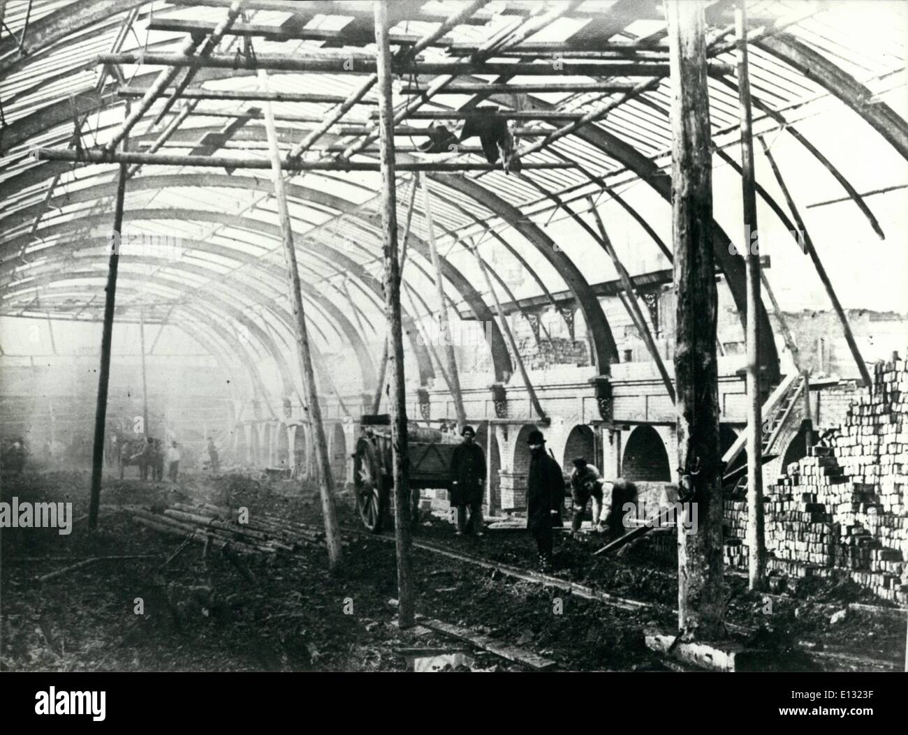 Febbraio 26, 2012 - Costruzione & Inaugurazione della Metropolitana di Londra di metà Ottocento: Ulteriori informazioni su immagini può essere fornito su richiesta. Si prega di contattare ouoting numero di riferimento sul retro dell'immagine. Foto Stock