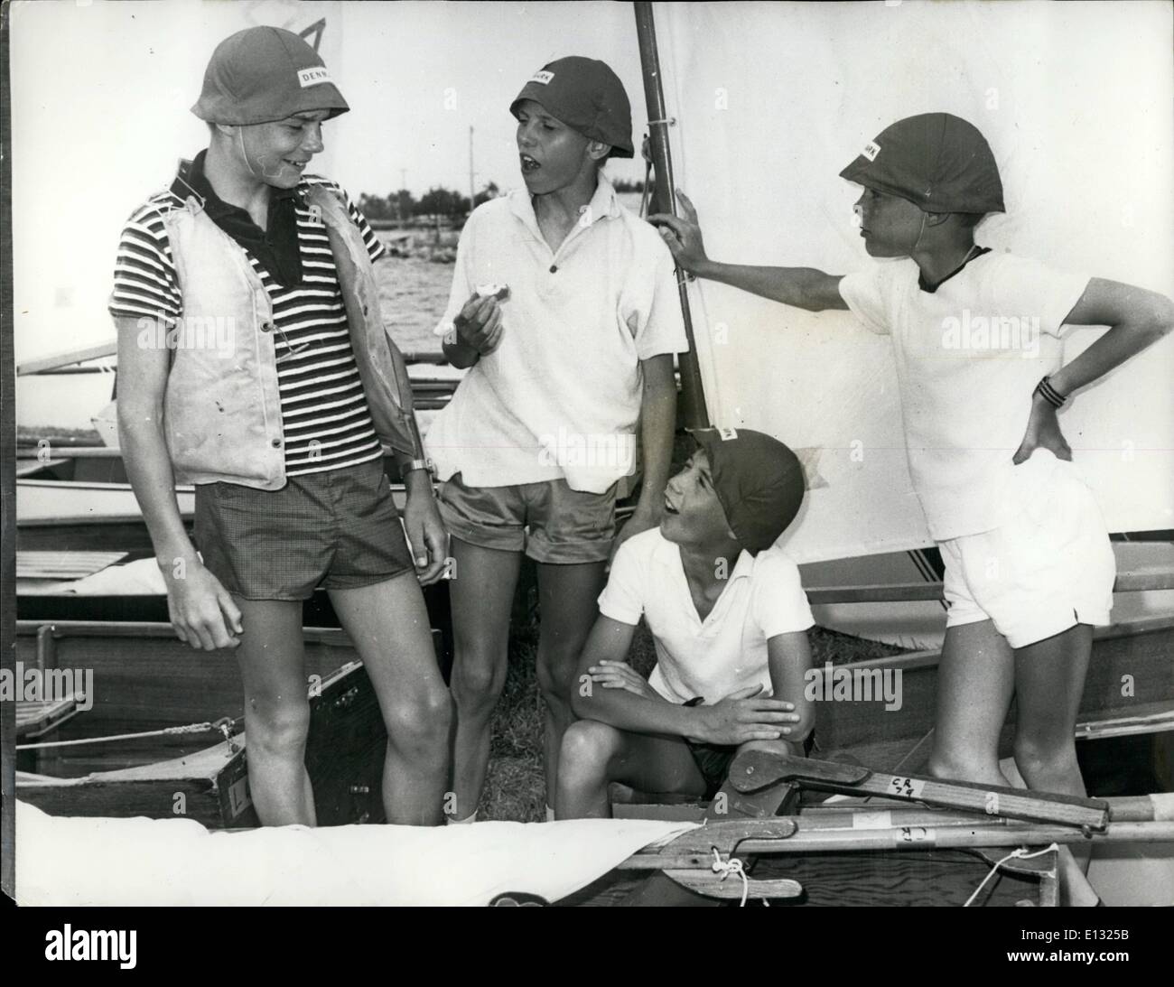 Febbraio 26, 2012 - Svezia vince Internazionale Junior campionato regata. In Svezia il team di 4 teenage mariners hanno vinto i 1966 International Optimist Dinghy regata campionato svoltosi a Miami, Florida. Danimarca il team è arrivato secondo con la squadra degli STATI UNITI piazzandosi al terzo. Sei nazioni iscritti alla manifestazione tra cui il quarto posto della Finlandia, quinto in Germania Ovest e ultimo in Inghilterra. Venti-quattro voci di età compresa tra i 9 e i 16 anni ha navigato il corso su Biscayne Bay. La regata annuale è sesto nella serie internazionale. Eventi precedenti sono state tenute in Inghilterra nel 1962, Svezia 1963, 1964 in Danimarca e Finlandia 1965 Foto Stock