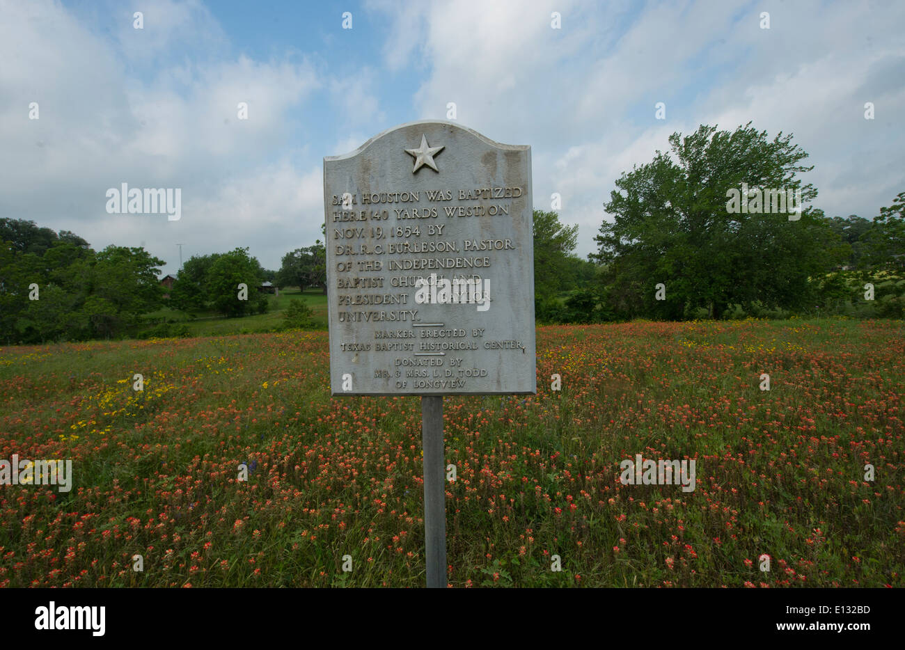 Texas State Historical marker al piccolo Rocky Creek nei pressi di indipendenza, Texas, note sito nelle vicinanze di Sam Houston's 1854 battesimo Foto Stock