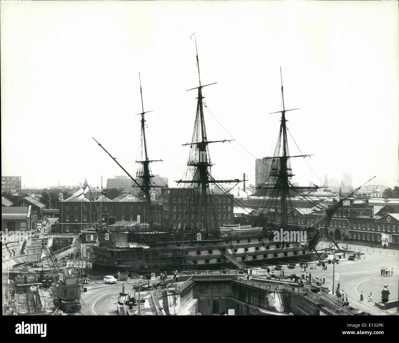 Febbraio 26, 2012 - H.M.S. Vittoria: la nostra ultima visualizzazione del H.M.S. La vittoria che mostra la sua da una angolazione inusuale a causa della mancanza di un'altra nave dal bacino di carenaggio immediatamente anteriore. Foto Stock