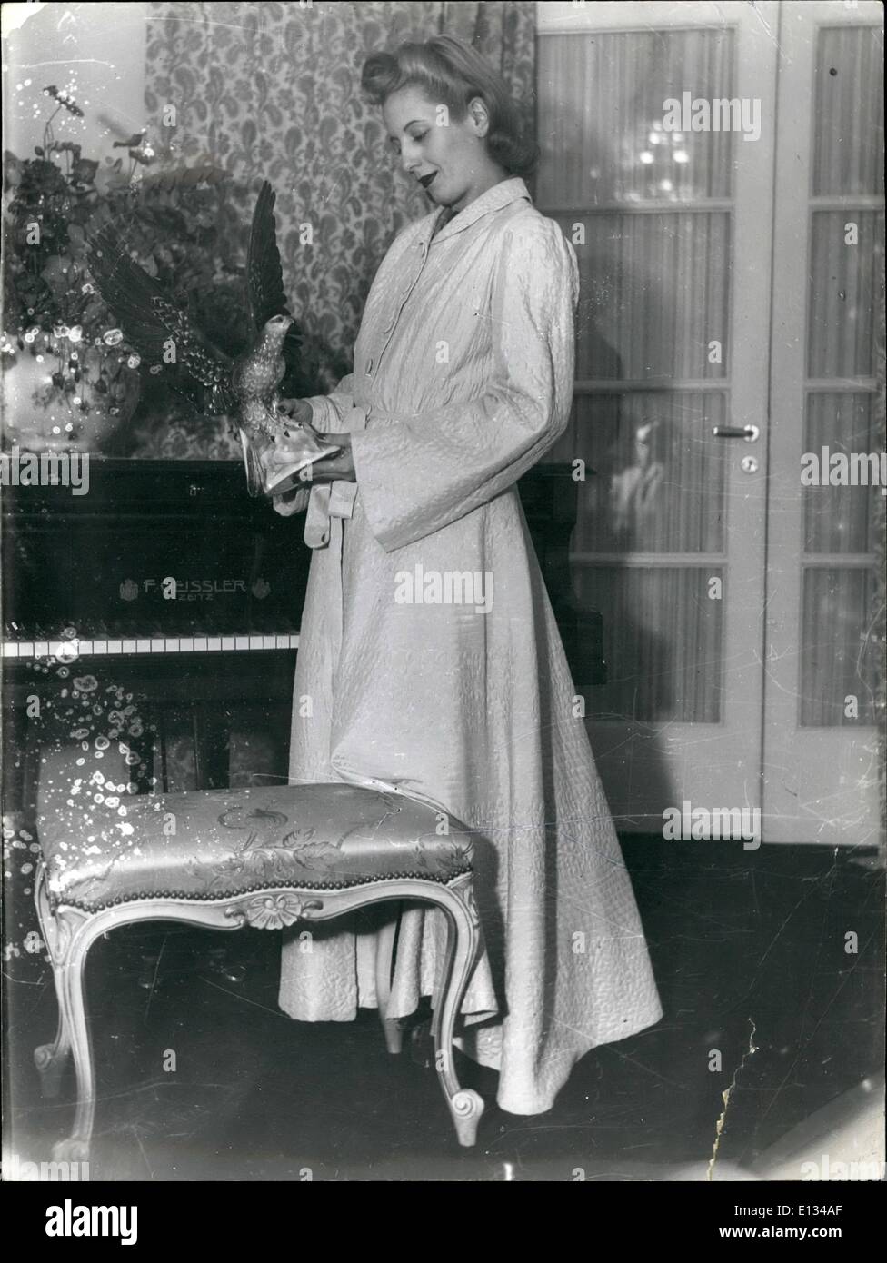 Febbraio 28, 2012 - Maria Eva Duarte de Peron: alla sua toeletta nel 1943. Foto Stock