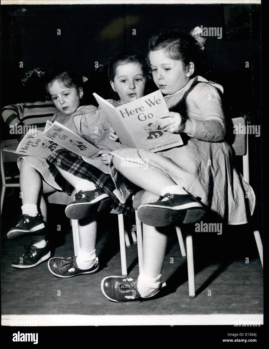 Febbraio 28, 2012 - Le triplette di Newman andare a scuola: ora il problema si fa duro. Natalie, Angela e Madeleine - non ci chiedono di Foto Stock