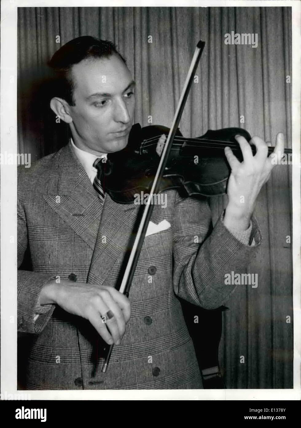 Febbraio 29, 2012 - Una nuova stella sul cielo della musica: Renato de Barbieri: Renato de Barbieri, il giovane violinista italiano che attualmente fornisce le sue prestazioni in tutti i tedeschi grandi città è detto di essere la nuova stella sul cielo della musica. Molti ben noti tedesco critica musicale lo chiamano il ''Paganini del nostro secolo". Barbieri critica musicale lo chiamano il ''Paganini del nostro secolo". Barbieri è una sensazione artistico. Egli è enthusiasting tutti i suoi conti con la sua magistrale di riproduzione sul violino. Foto Stock