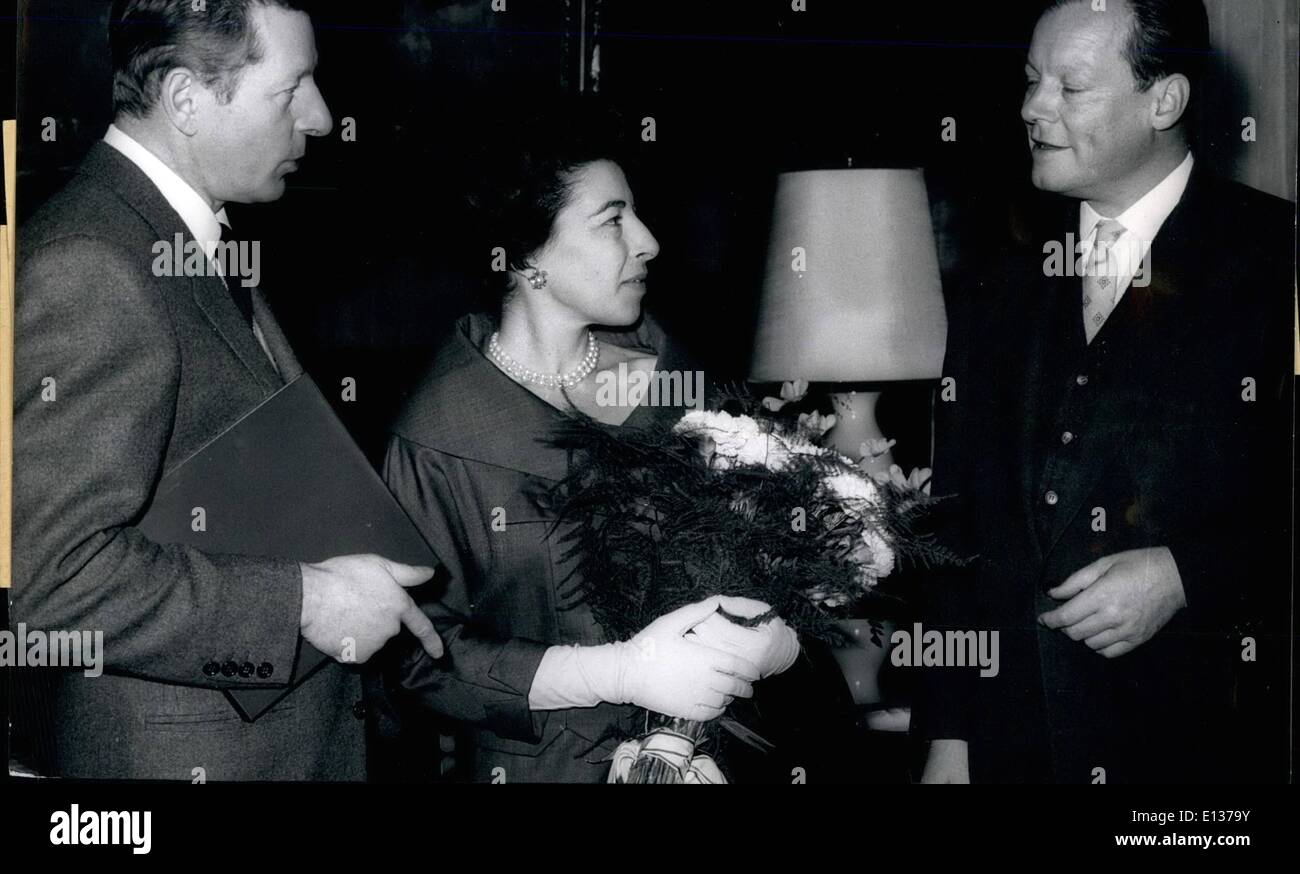 Febbraio 29, 2012 - Una visita al sindaco di Berlino ovest Ã¢â'¬â€oe La American film comico Danny Kaye, sinistra, accompagnato da sua moglie, Foto Stock