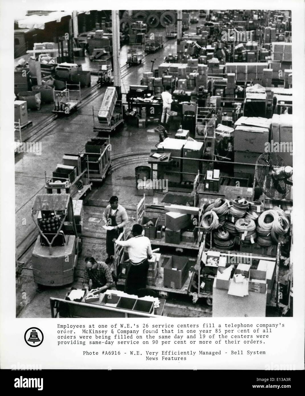 Febbraio 29, 2012 - i dipendenti di uno dei W.E. 26 Centro di Servizio riempire una compagnia telefonica ordine. McKinsey & Company ha riscontrato che 85 Foto Stock