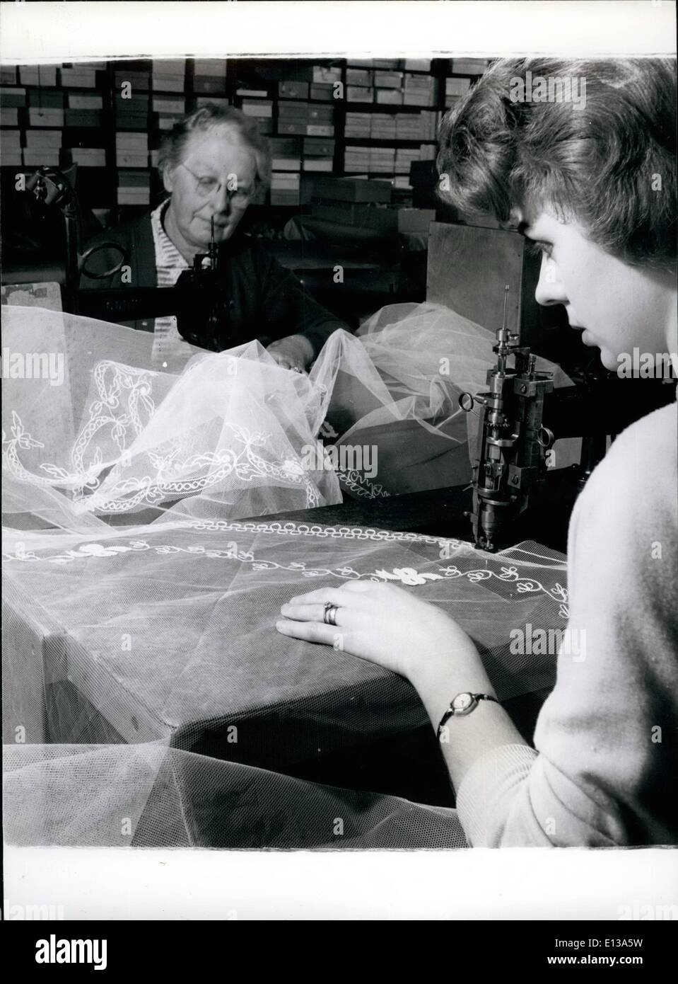 Febbraio 29, 2012 - 28. ''Freehand'' disegni; utilizzando un Single-Needle macchina Cornely, la sig.ra Doreen Davies produce un design sorprendente Foto Stock